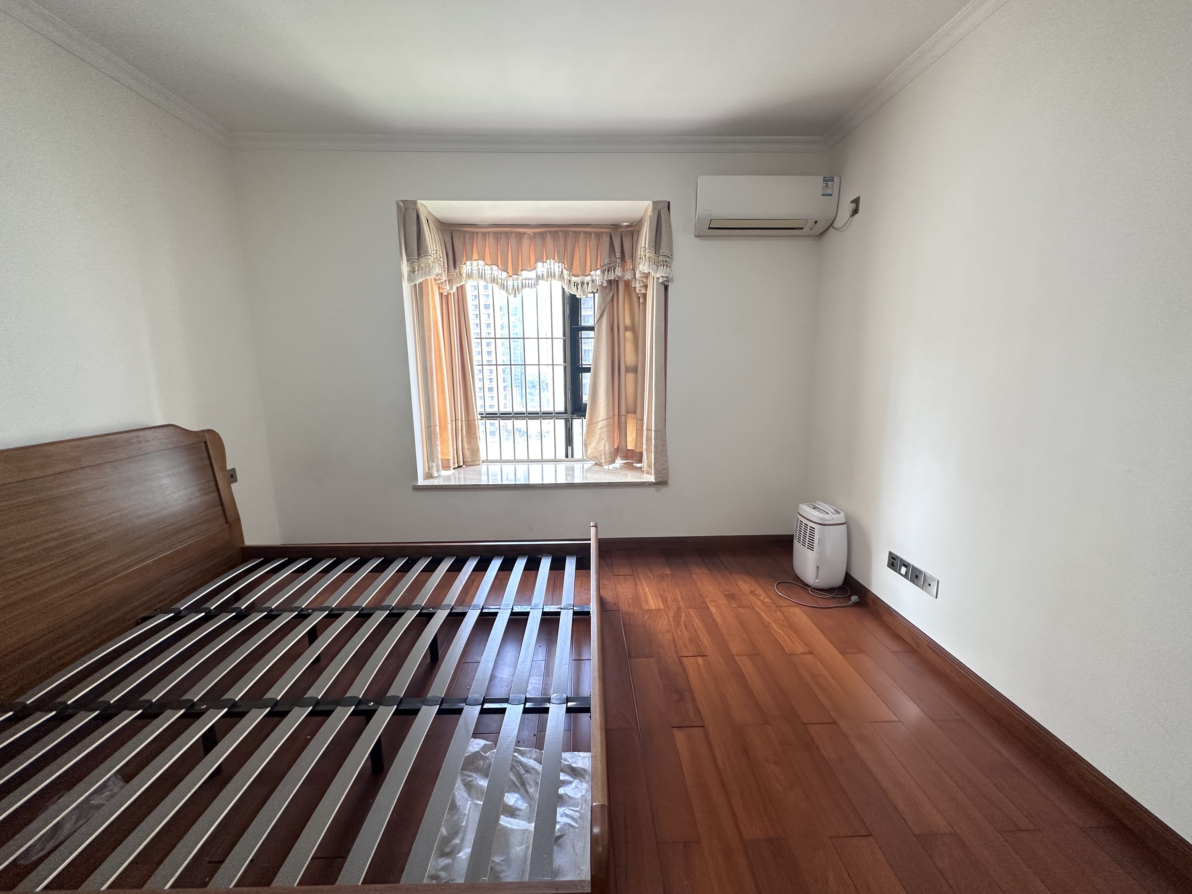 海阔天空-国瑞城一期(名仕苑) 3室2厅2卫 5000.0元/月 海阔天空-国瑞城一期(名仕苑) 3室2厅2卫 5000.0元/月室内图