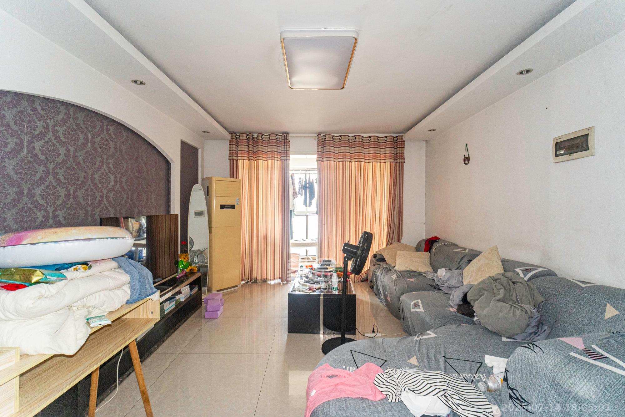 幸福里(幸福里一期) 3室2厅1卫 63.8万 幸福里(幸福里一期) 3室2厅1卫 63.8万客厅