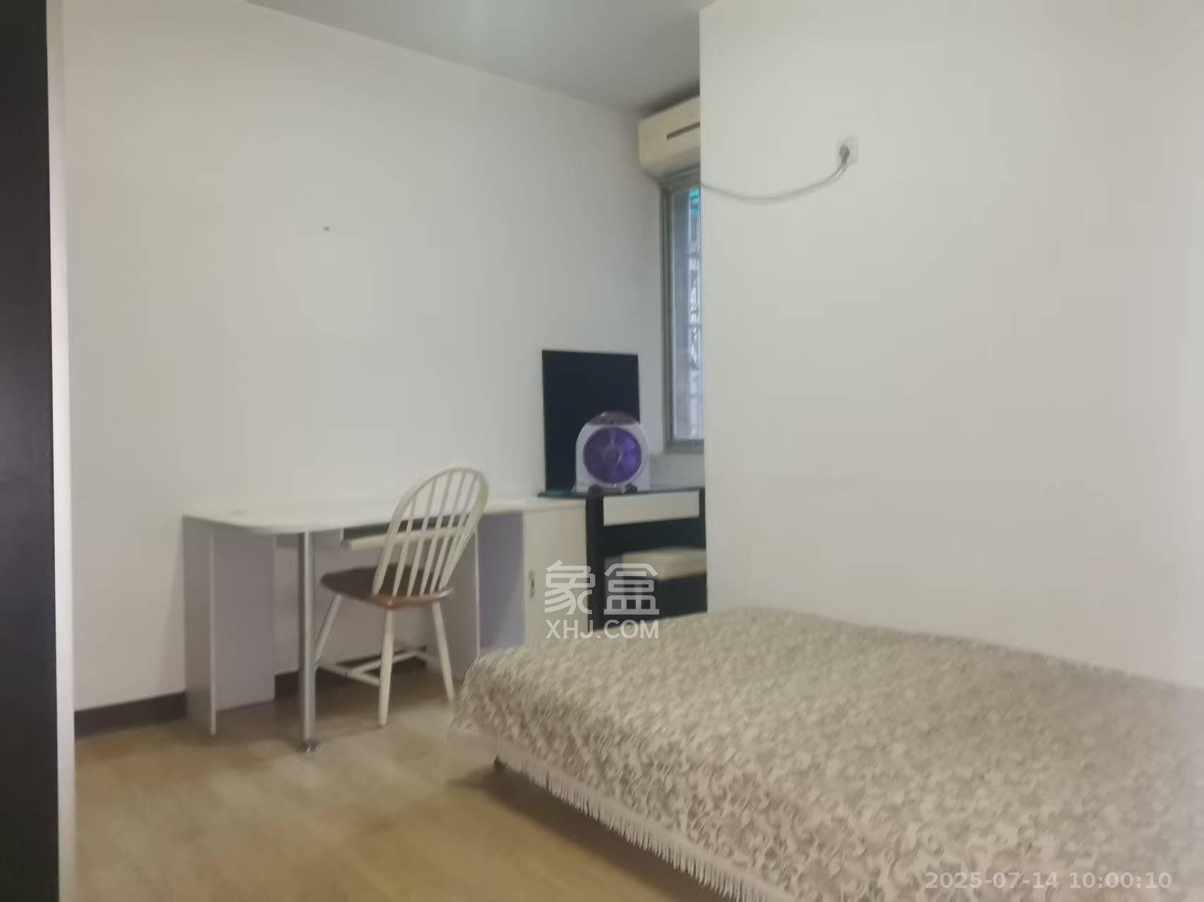 翡翠林居  3室2厅2卫   2000.00元/月室内图