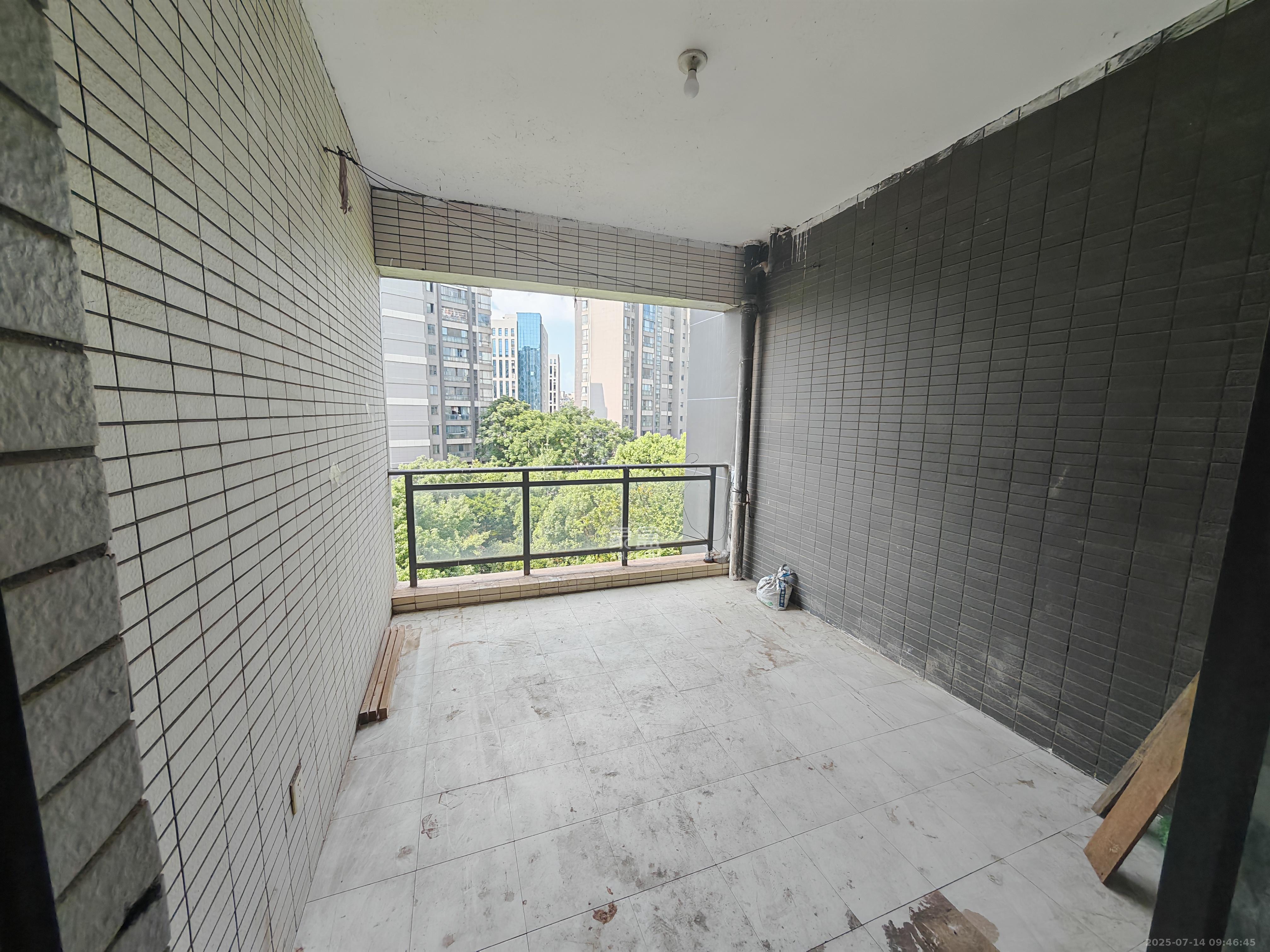 中信城市广场(中信新城一期) 6室2厅2卫 3300.0元/月 中信城市广场(中信新城一期) 6室2厅2卫 3300.0元/月室内图