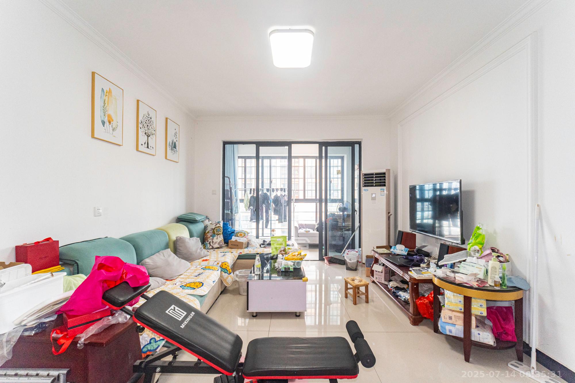 长龙湾  3室2厅1卫    49.9万 长龙湾  3室2厅1卫    49.9万客厅