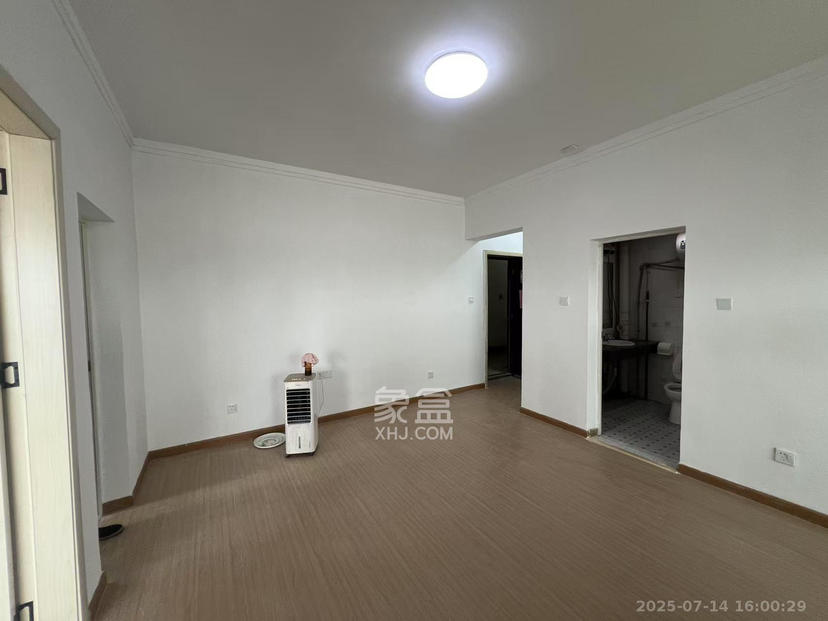 泰时三湘金地  2室1厅1卫    1600.0元/月 泰时三湘金地  2室1厅1卫    1600.0元/月室内图