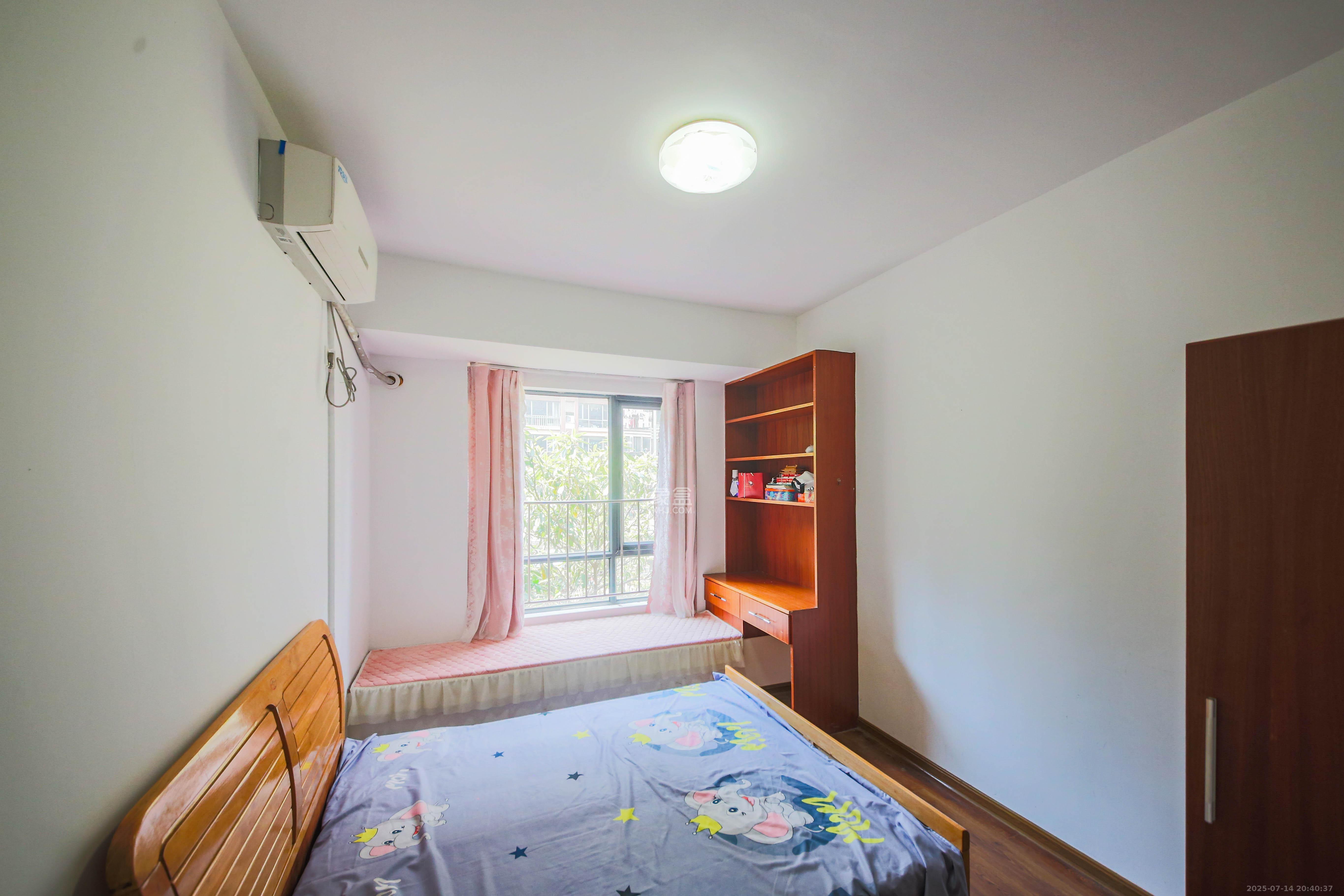 奥林匹克花园  3室2厅1卫    110.0万 奥林匹克花园  3室2厅1卫    110.0万卧室