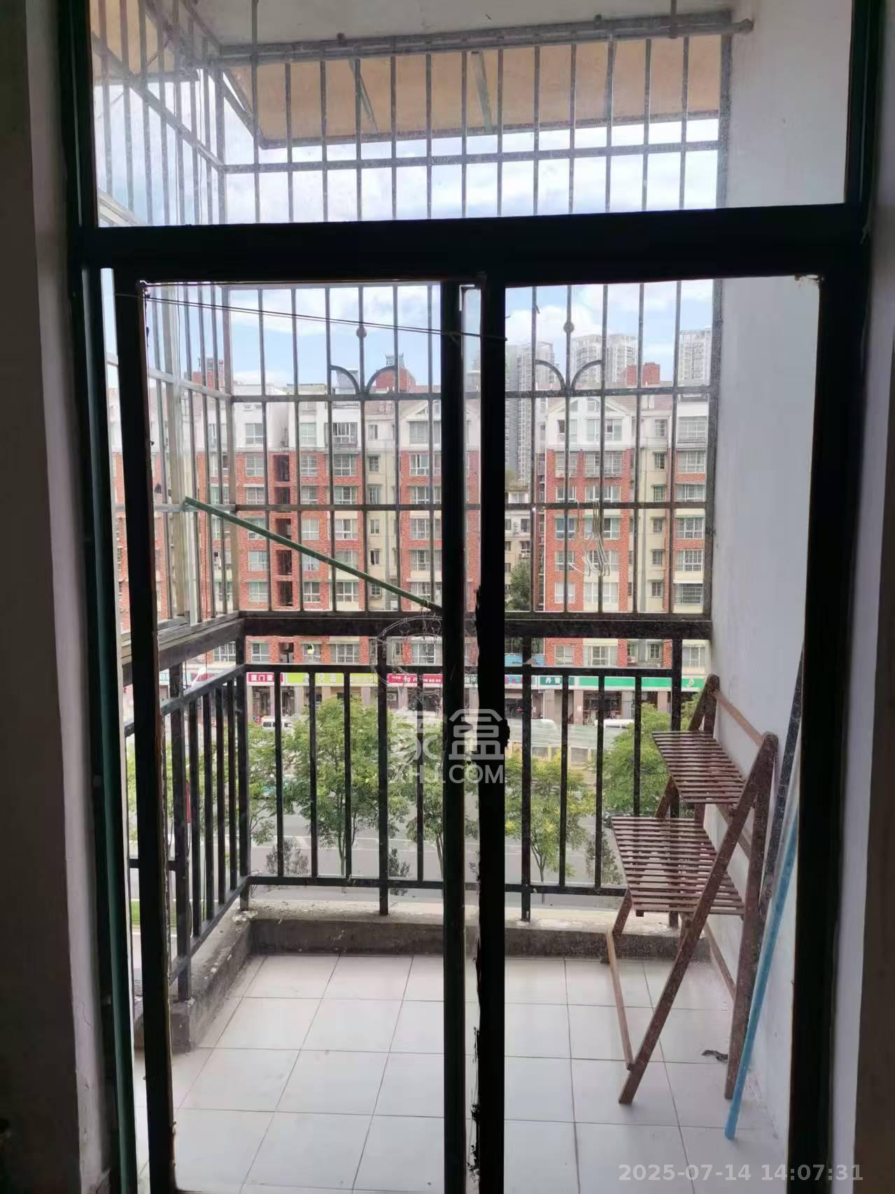 金帆江滨玫瑰园 2室2厅1卫 1600.0元/月 金帆江滨玫瑰园 2室2厅1卫 1600.0元/月室内图