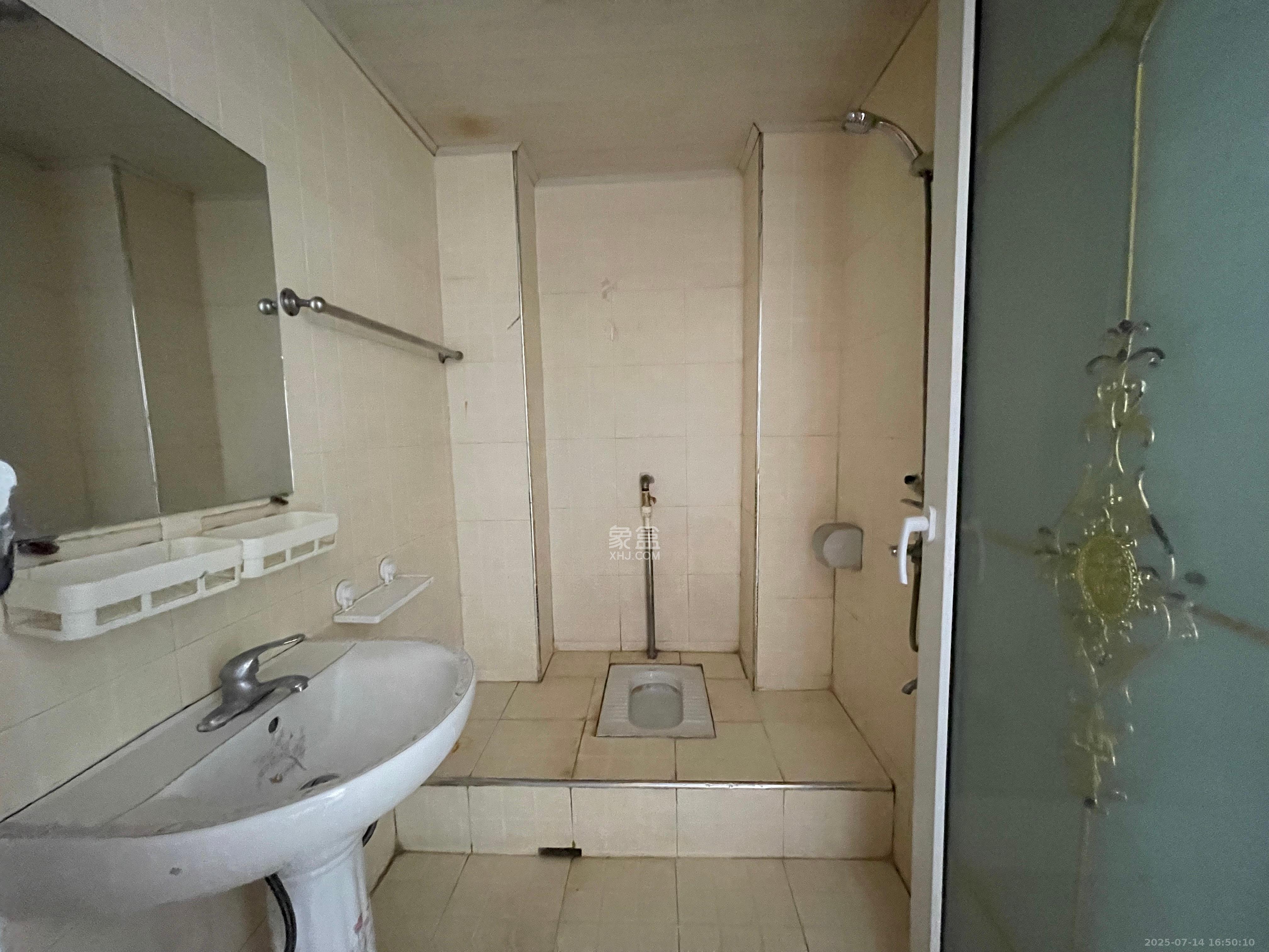 新路小区  3室2厅2卫   1700.00元/月室内图