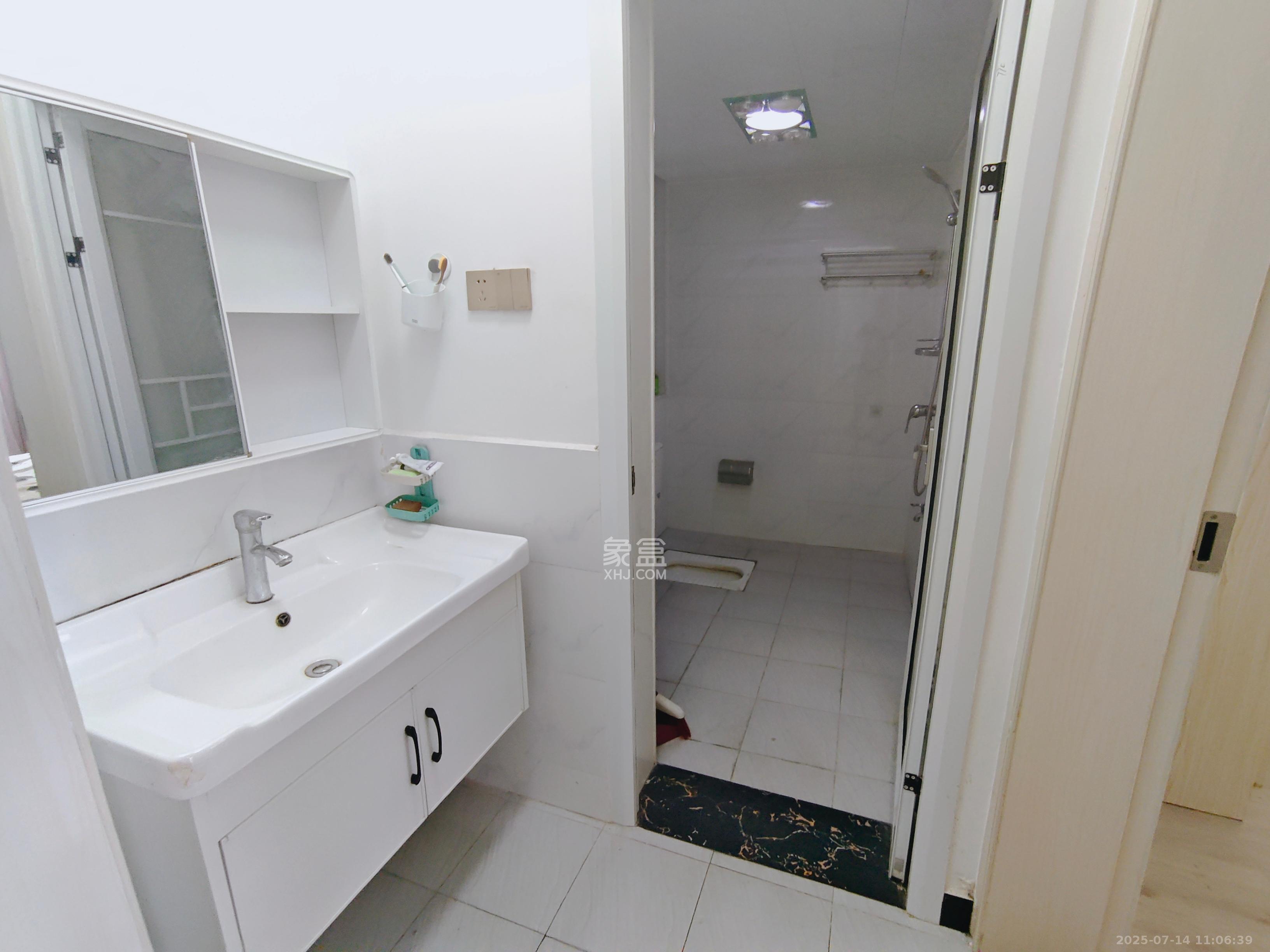 半山壹号  2室2厅1卫    2500.0元/月 半山壹号  2室2厅1卫    2500.0元/月室内图