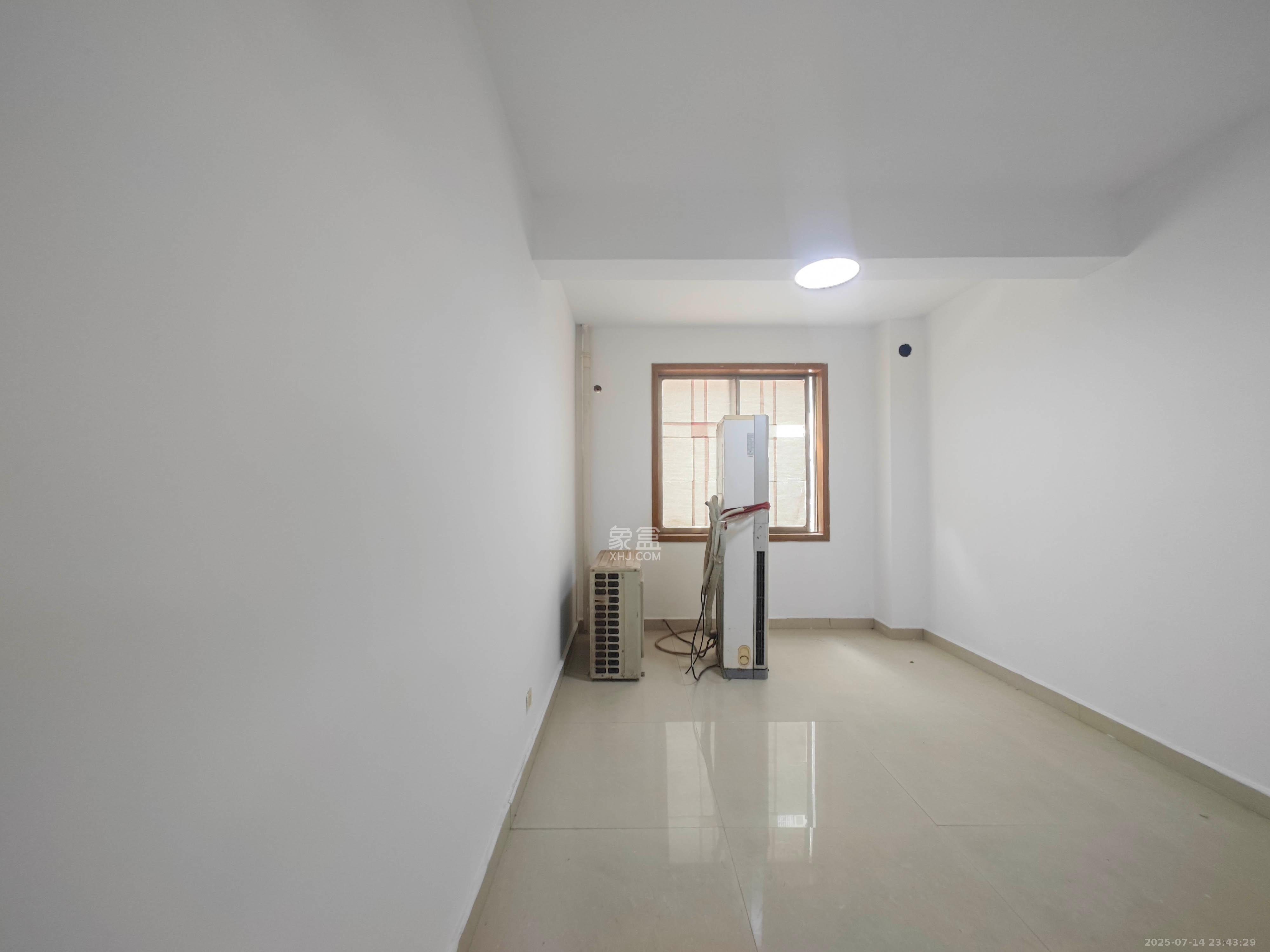 南苑小区 1室1厅1卫 25.0万 南苑小区 1室1厅1卫 25.0万其他