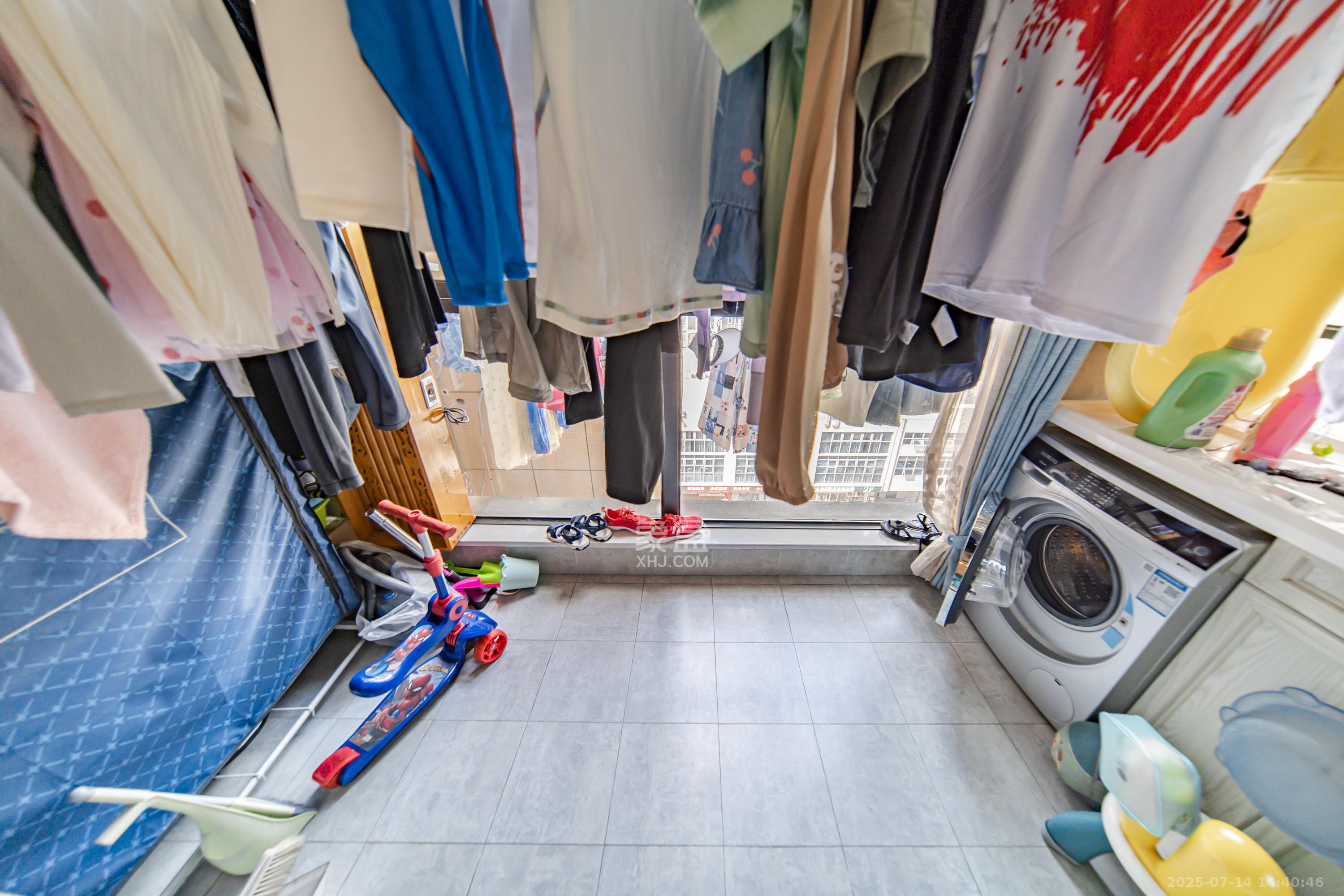 潇湘奥林匹克花园 3室2厅2卫 95.0万 潇湘奥林匹克花园 3室2厅2卫 95.0万阳台