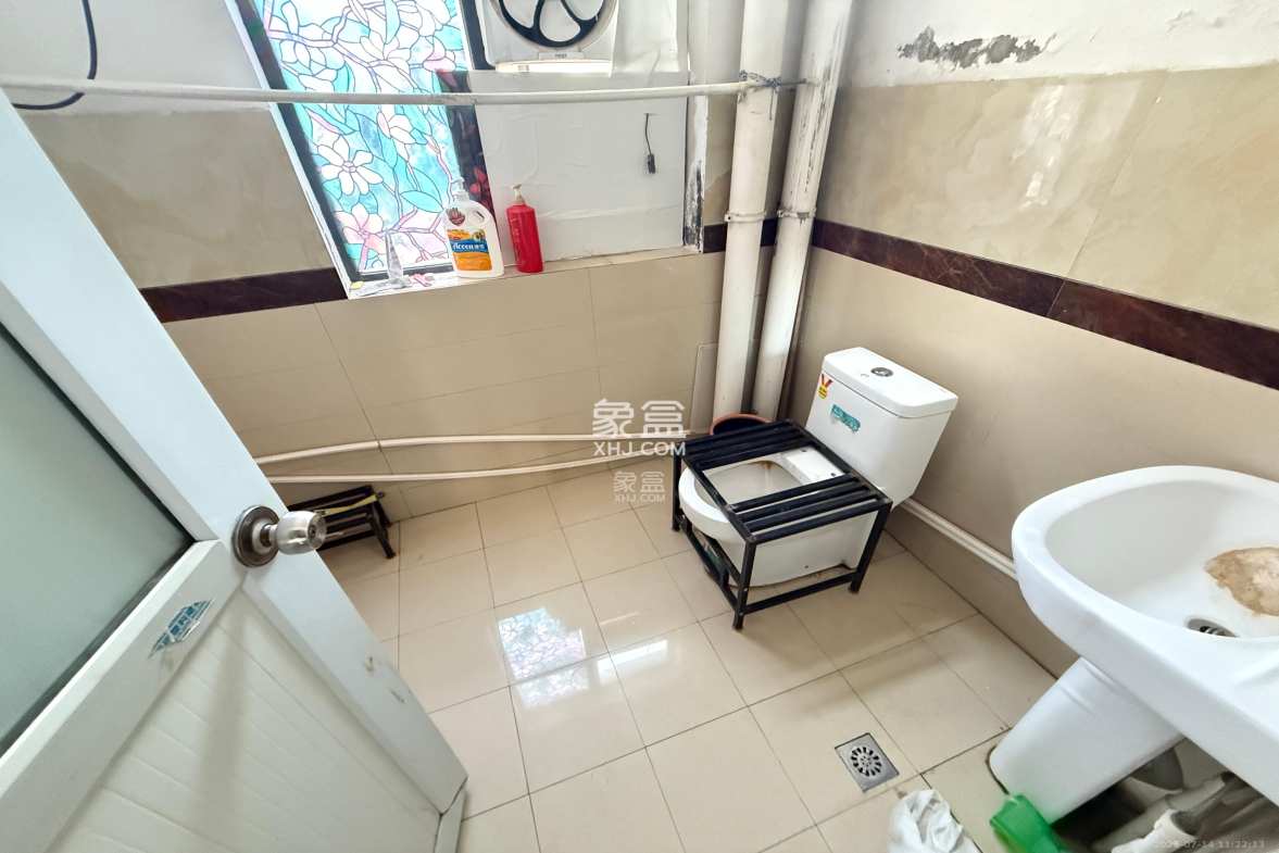 东城港 3室2厅2卫 2700.0元/月 东城港 3室2厅2卫 2700.0元/月室内图