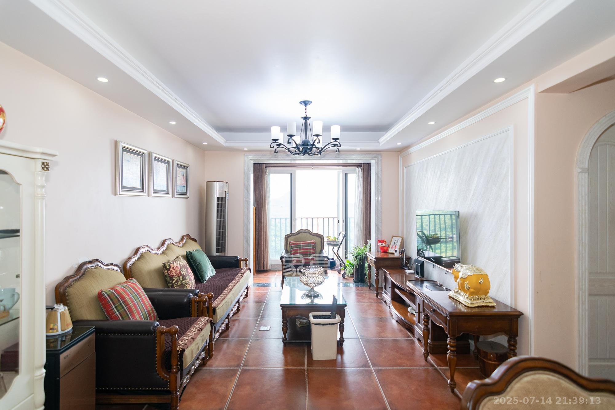 中粮自然天城 3室2厅1卫 68.0万 中粮自然天城 3室2厅1卫 68.0万客厅