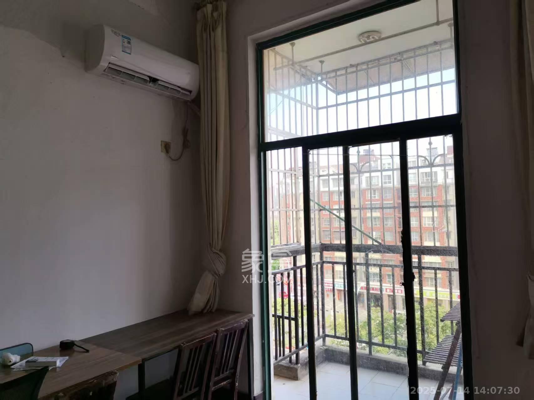 金帆江滨玫瑰园 2室2厅1卫 1600.0元/月 金帆江滨玫瑰园 2室2厅1卫 1600.0元/月室内图