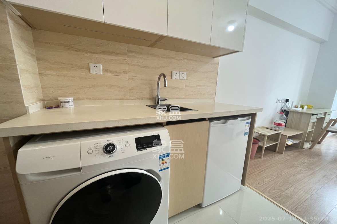 君合天玺  1室2厅1卫    1300.0元/月 君合天玺  1室2厅1卫    1300.0元/月室内图