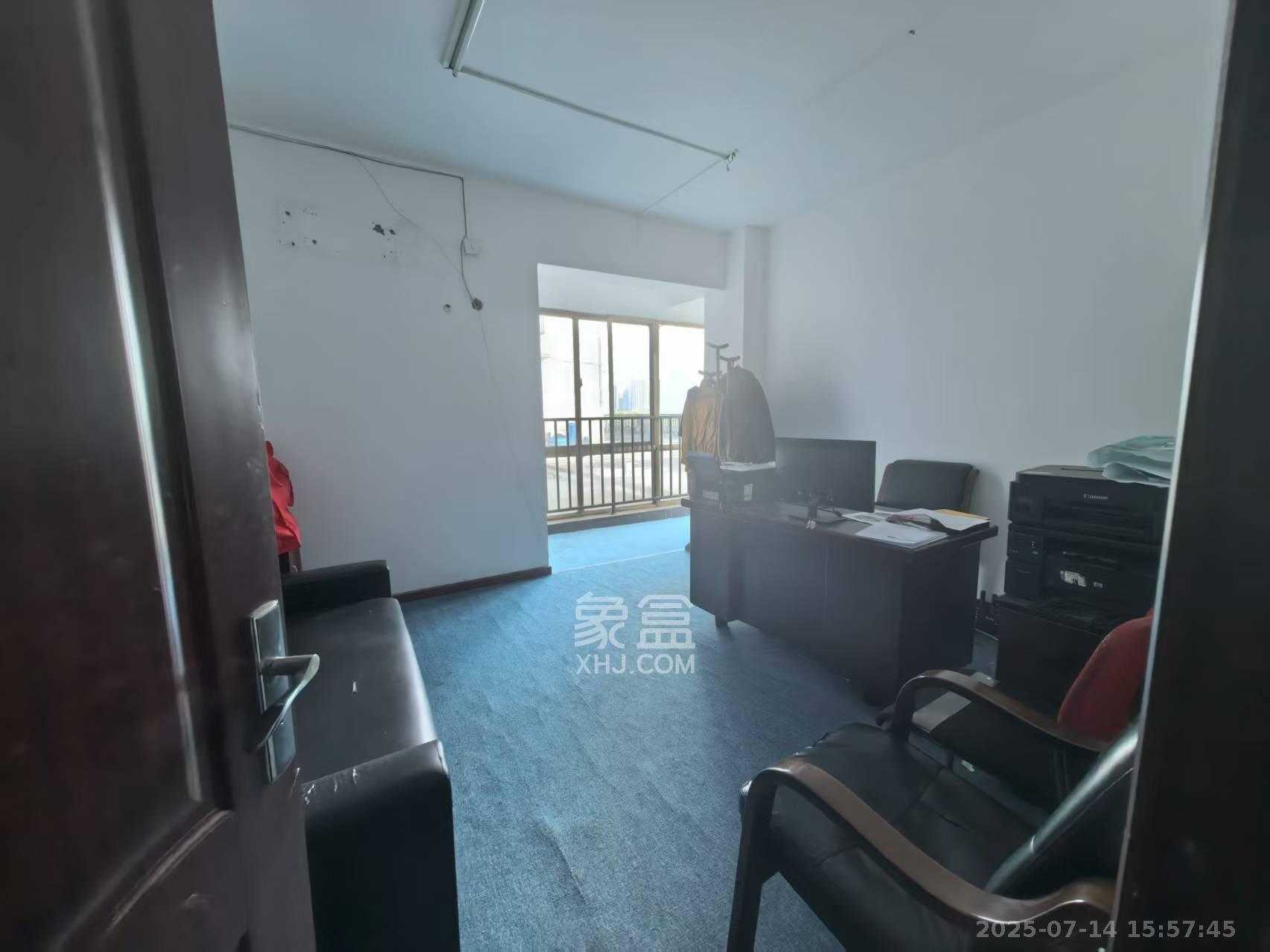 欧陆经典  3室2厅2卫   3900.00元/月室内图