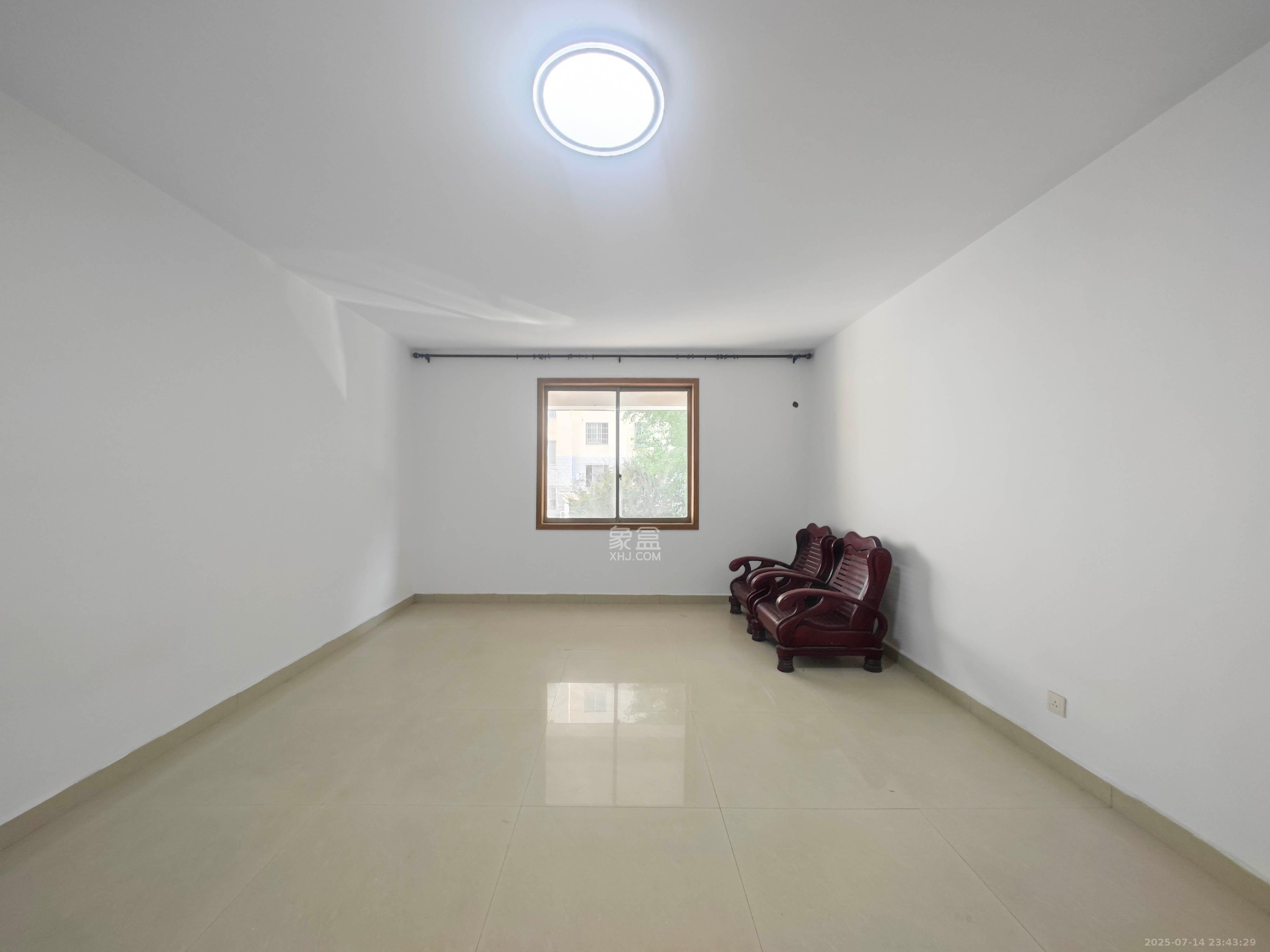 南苑小区 1室1厅1卫 25.0万 南苑小区 1室1厅1卫 25.0万客厅