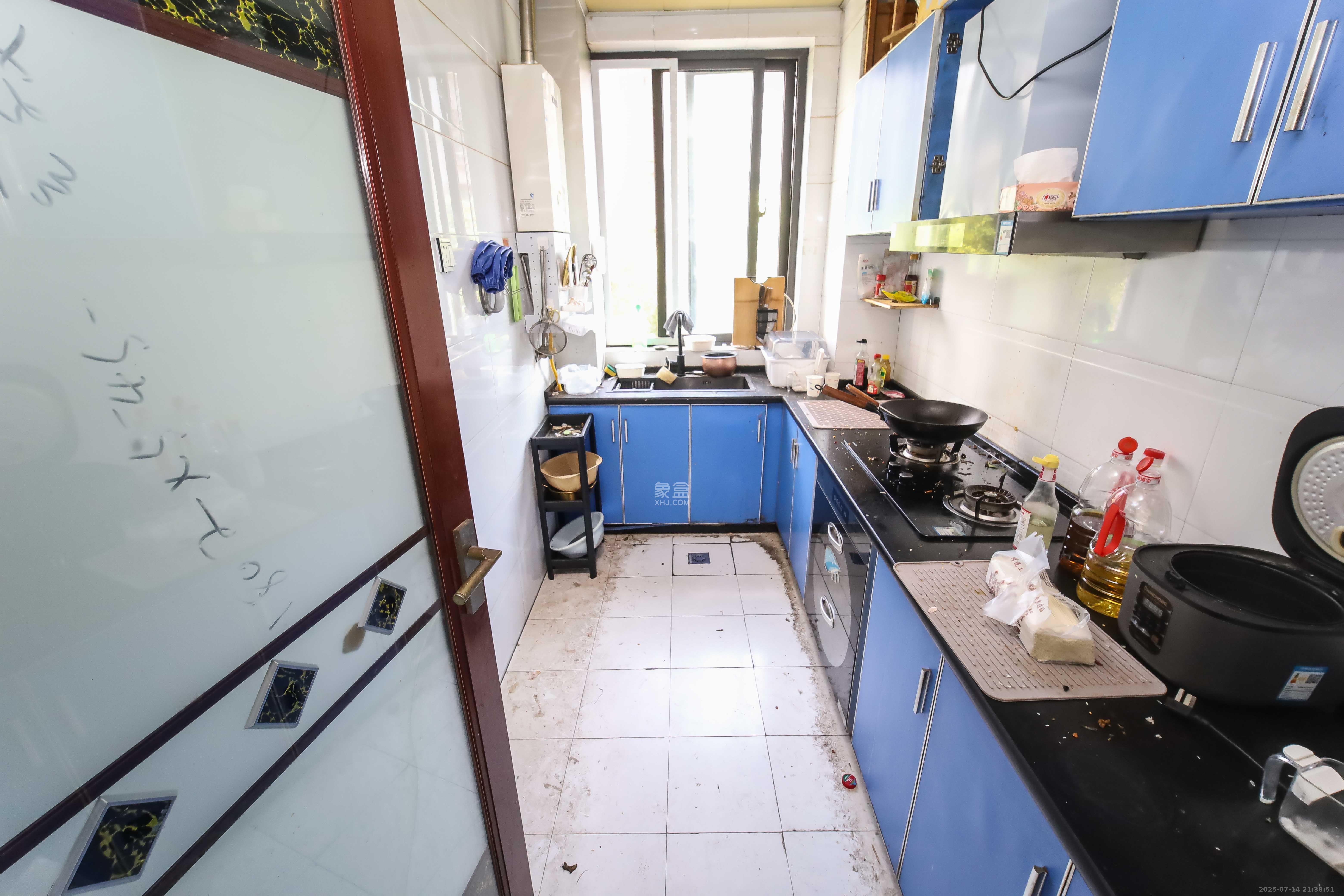 长房东郡 2室2厅1卫 98.0万 长房东郡 2室2厅1卫 98.0万厨房