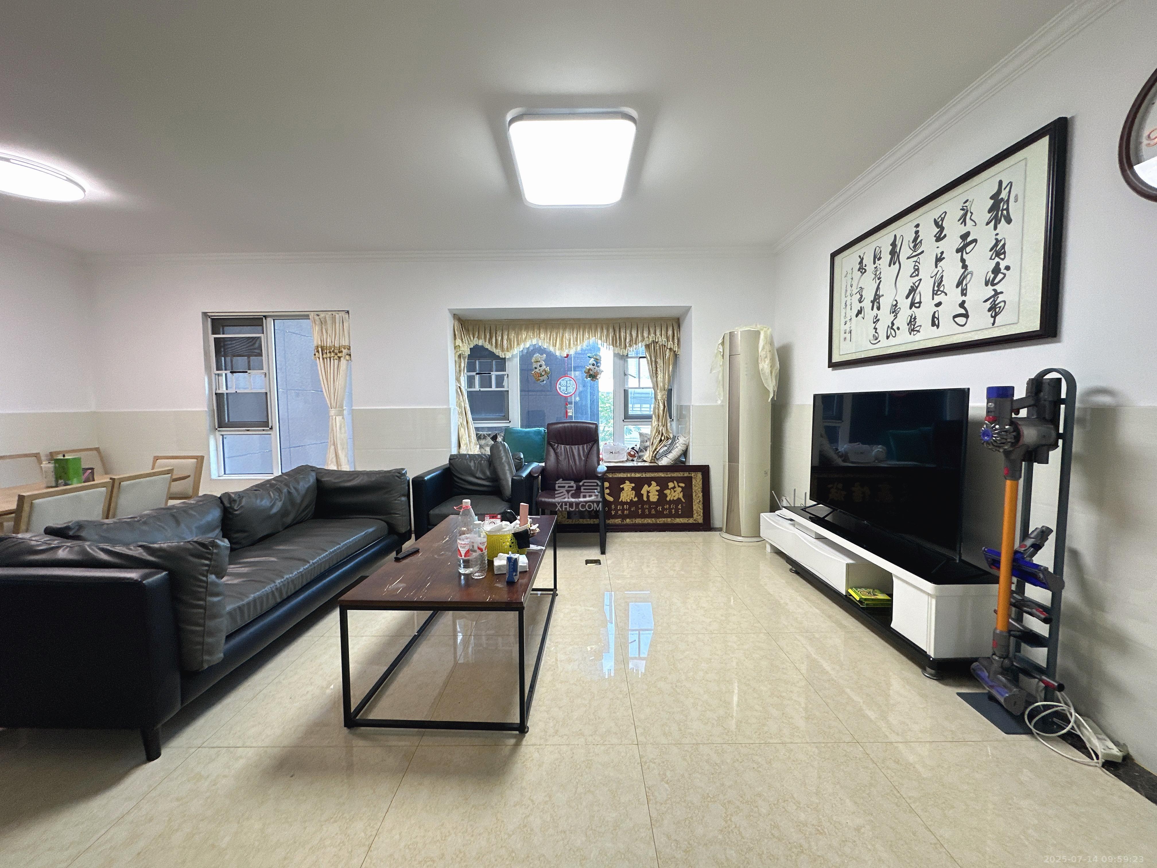 荣盛花语城 3室2厅1卫 2200.00元/月 荣盛花语城 3室2厅1卫 2200.00元/月室内图