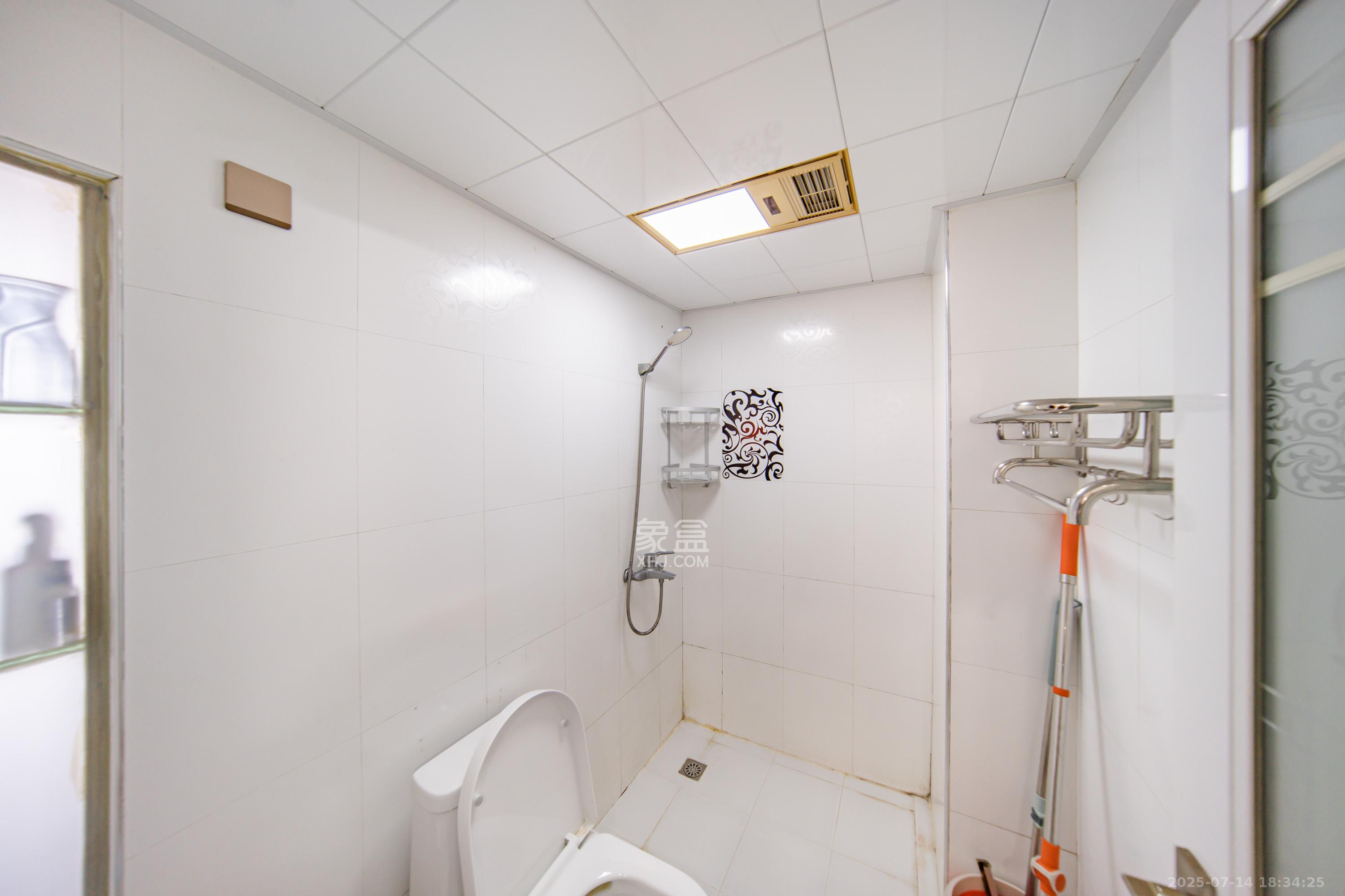 阳光100二期 2室2厅1卫 88.0万 阳光100二期 2室2厅1卫 88.0万卫生间