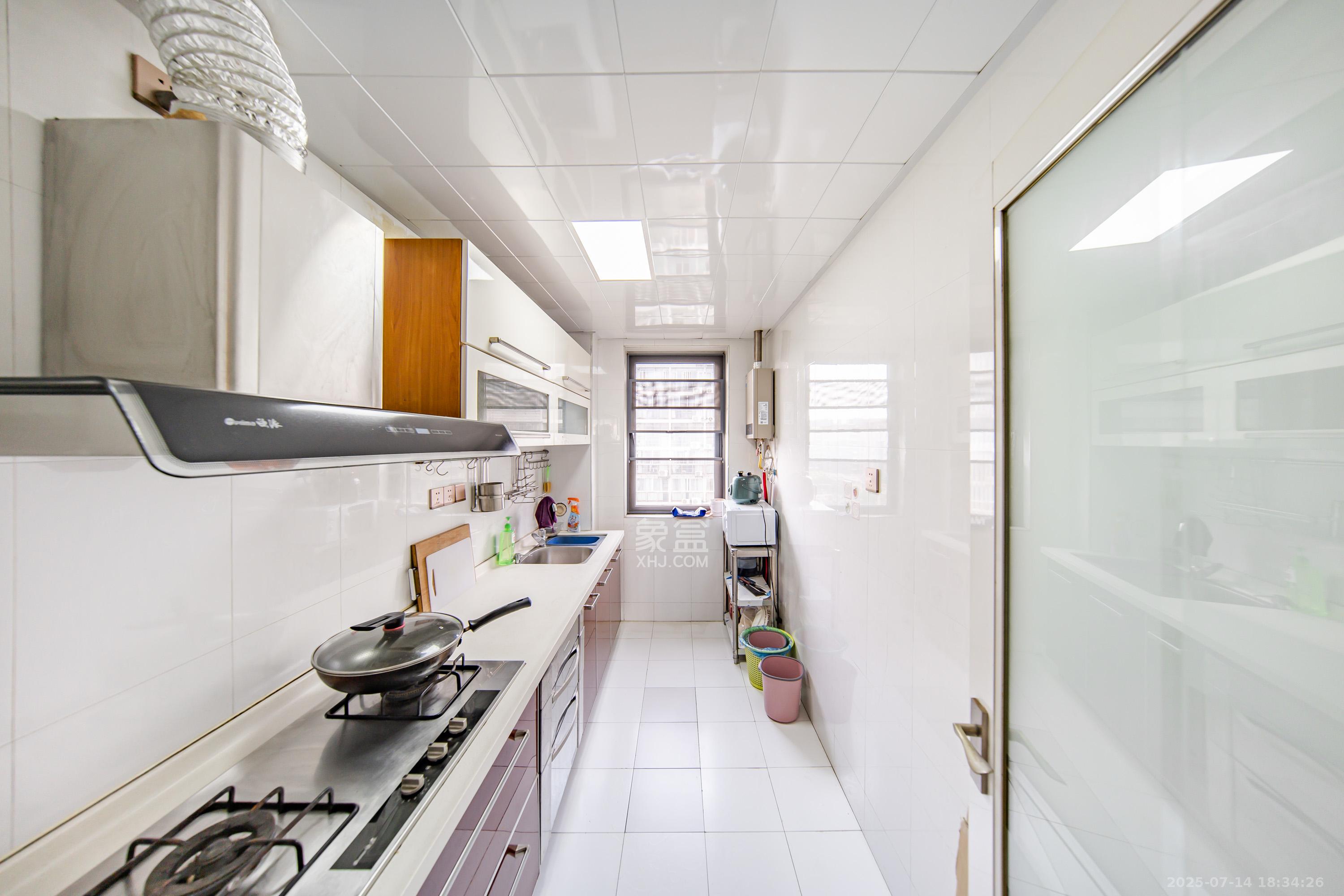 阳光100二期 2室2厅1卫 88.0万 阳光100二期 2室2厅1卫 88.0万厨房