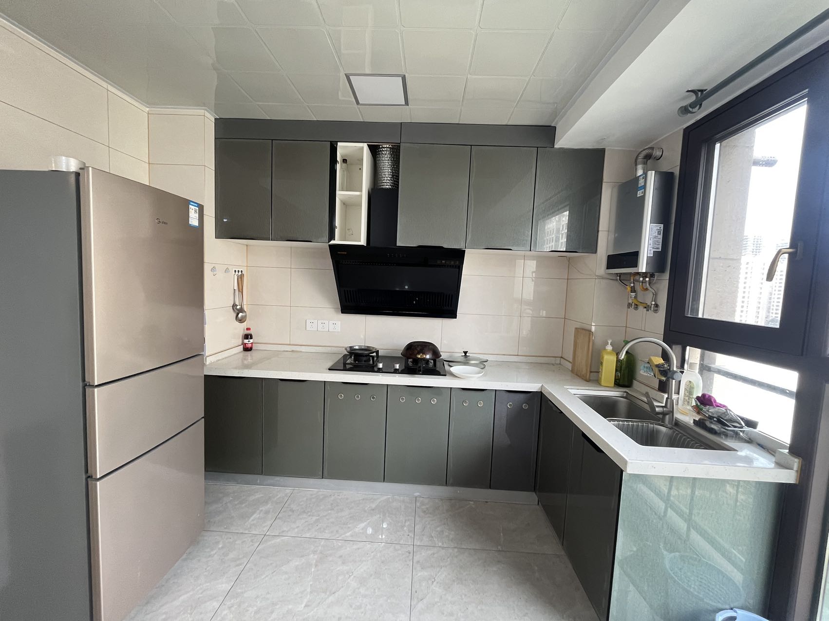 滨海新天地 2室2厅1卫 2500.0元/月 滨海新天地 2室2厅1卫 2500.0元/月室内图