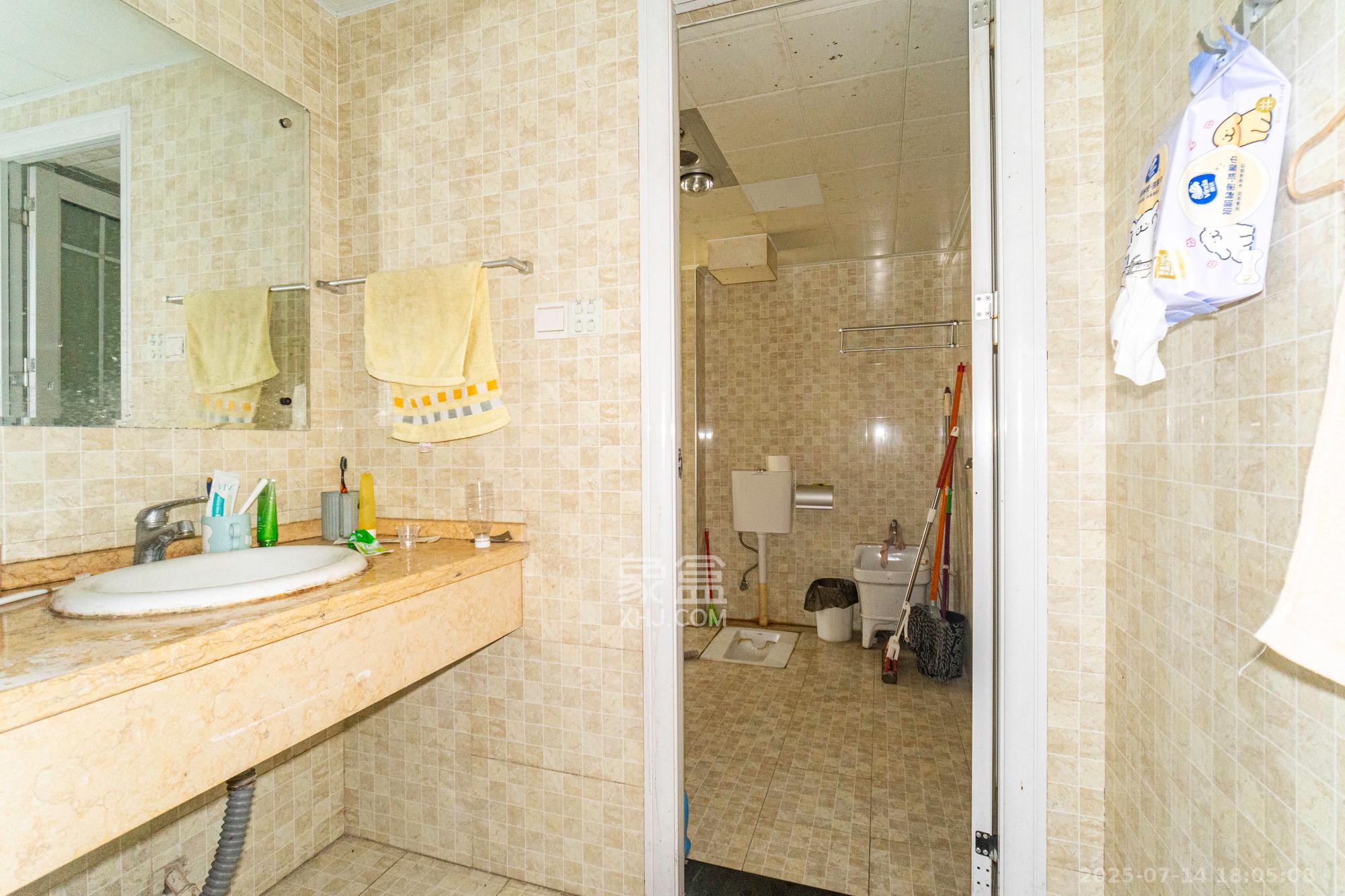 幸福里(幸福里一期) 3室2厅1卫 63.8万 幸福里(幸福里一期) 3室2厅1卫 63.8万卫生间