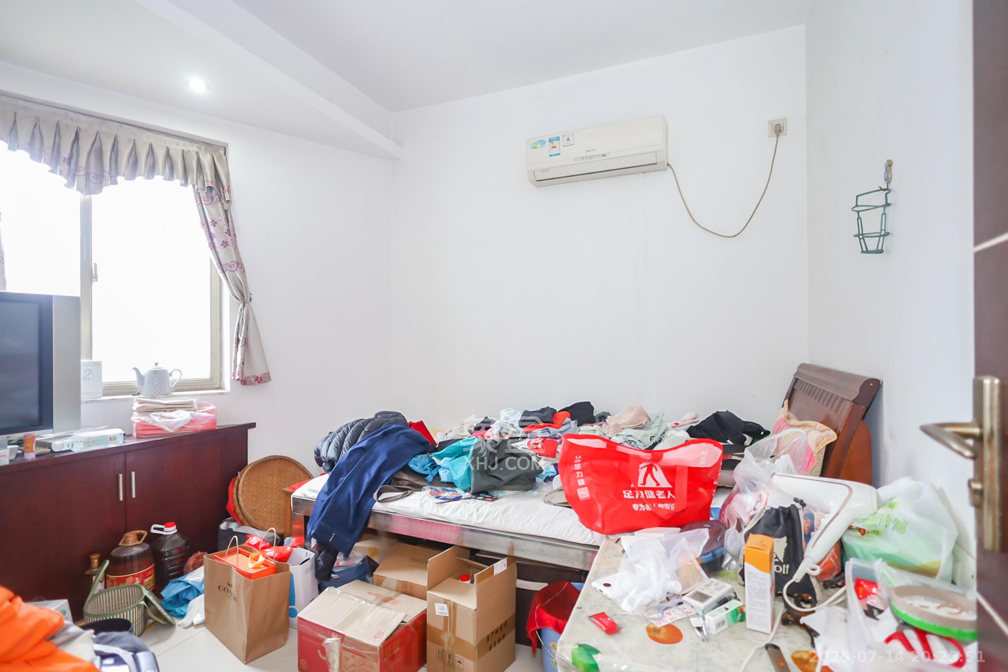 西岸润泽府 5室2厅2卫 189.0万 西岸润泽府 5室2厅2卫 189.0万卧室