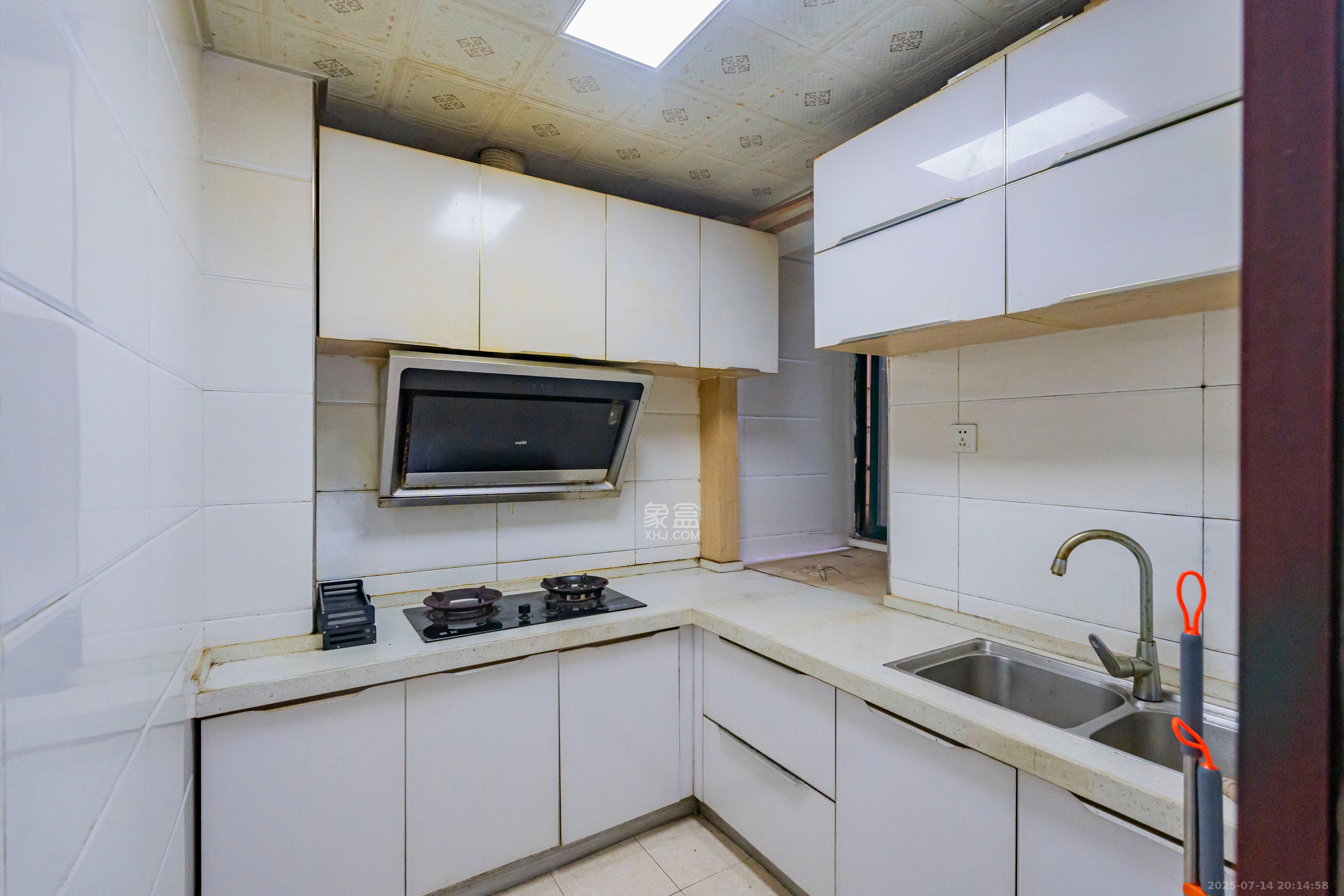 维一星城原山苑  3室2厅1卫    63.8万 维一星城原山苑  3室2厅1卫    63.8万厨房