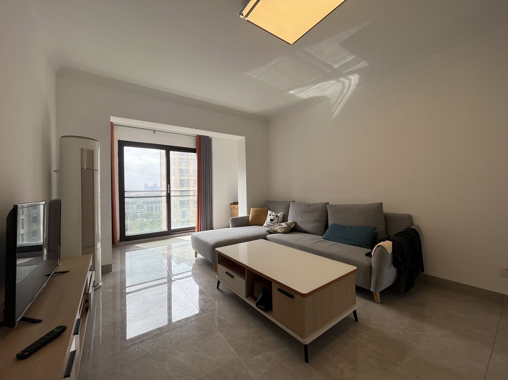 滨海新天地 2室2厅1卫 2500.0元/月 滨海新天地 2室2厅1卫 2500.0元/月室内图