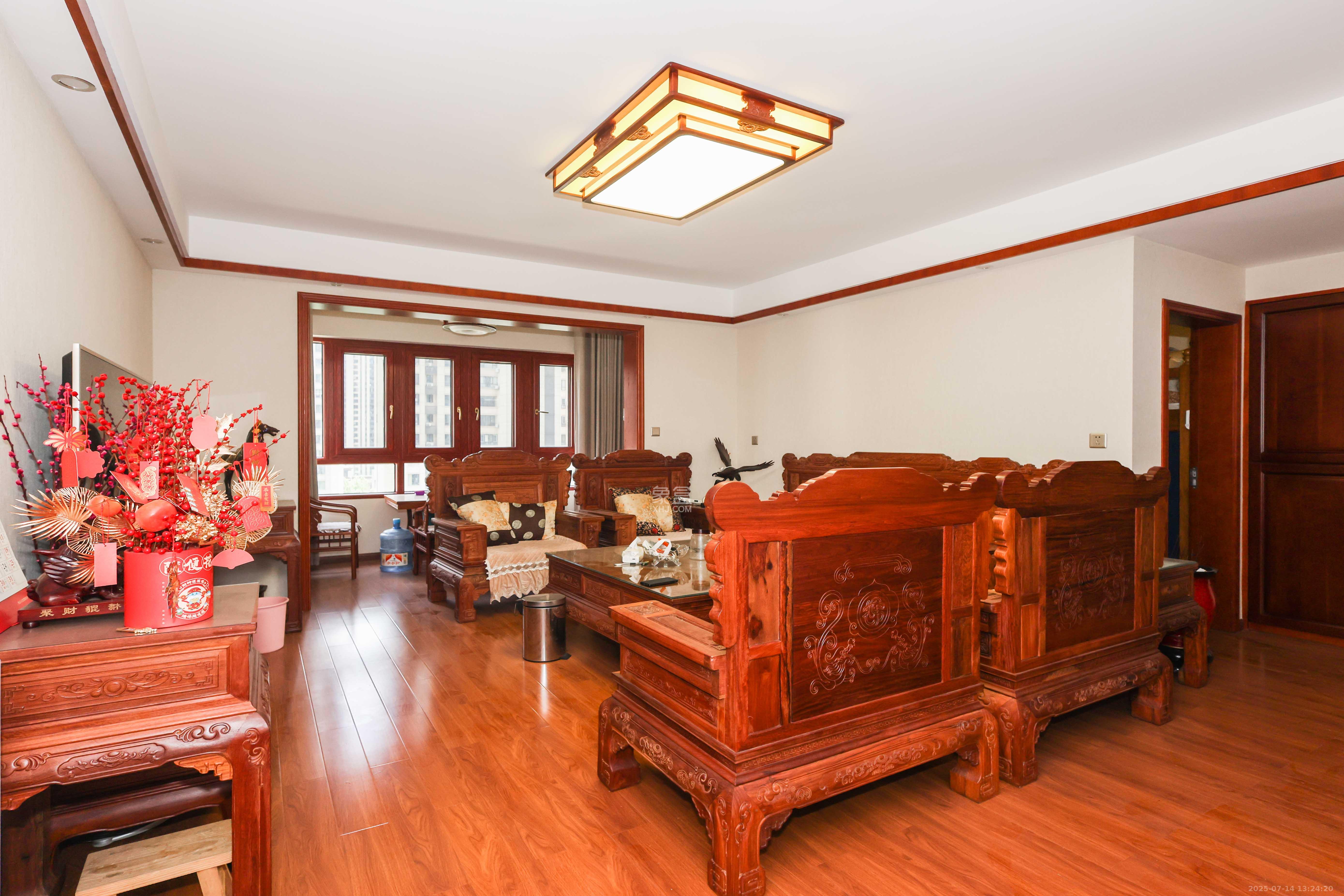 惠天然梅岭国际  4室2厅2卫    198.0万客厅