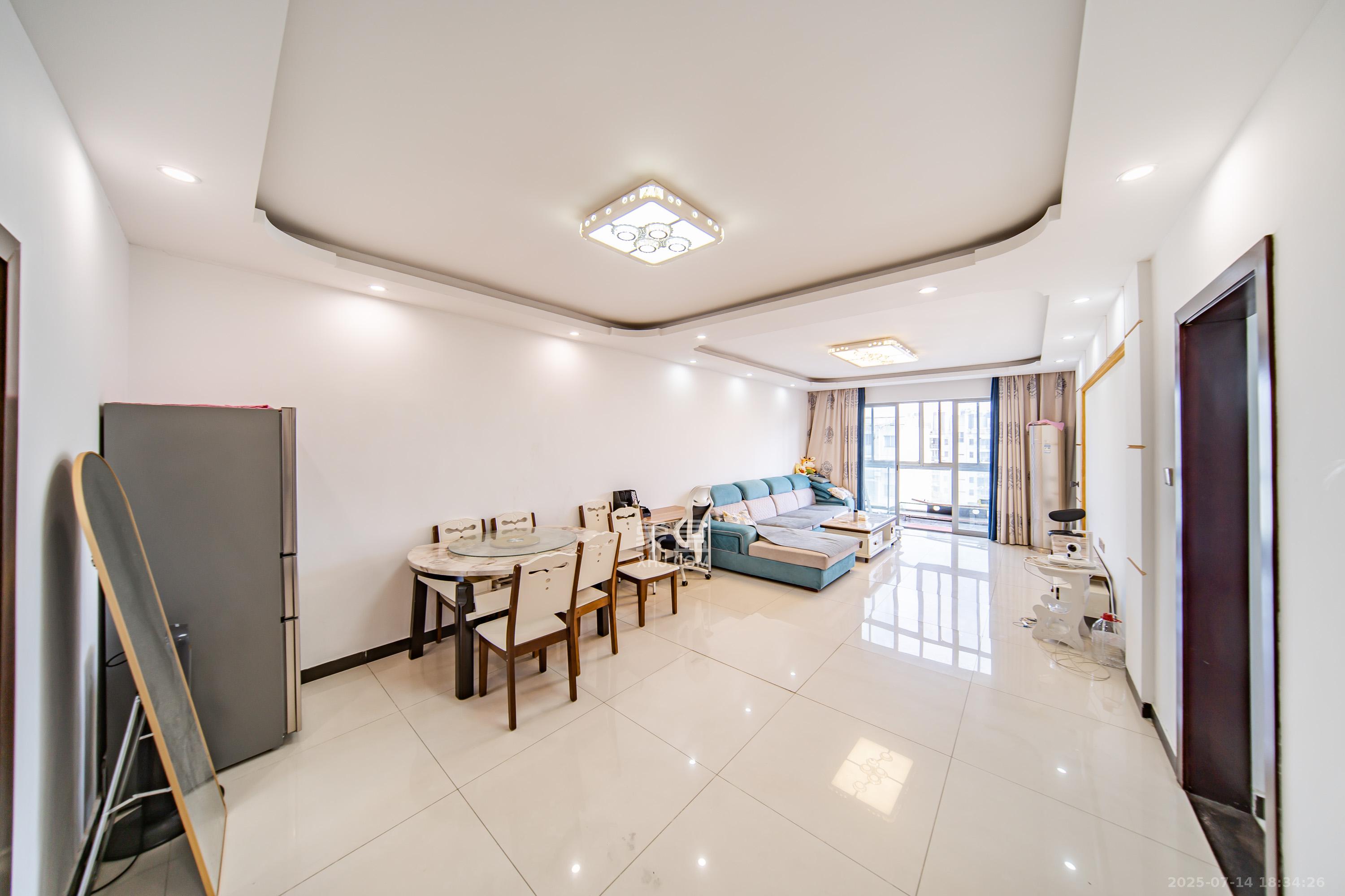 阳光100二期 2室2厅1卫 88.0万 阳光100二期 2室2厅1卫 88.0万客厅