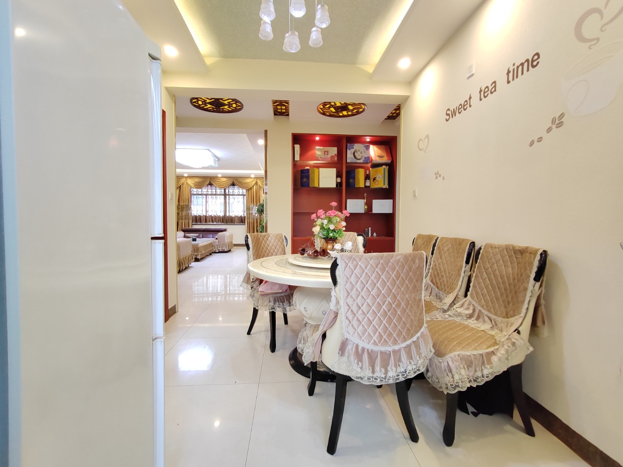 铂金玫瑰园  4室2厅2卫    62.8万 铂金玫瑰园  4室2厅2卫    62.8万客厅