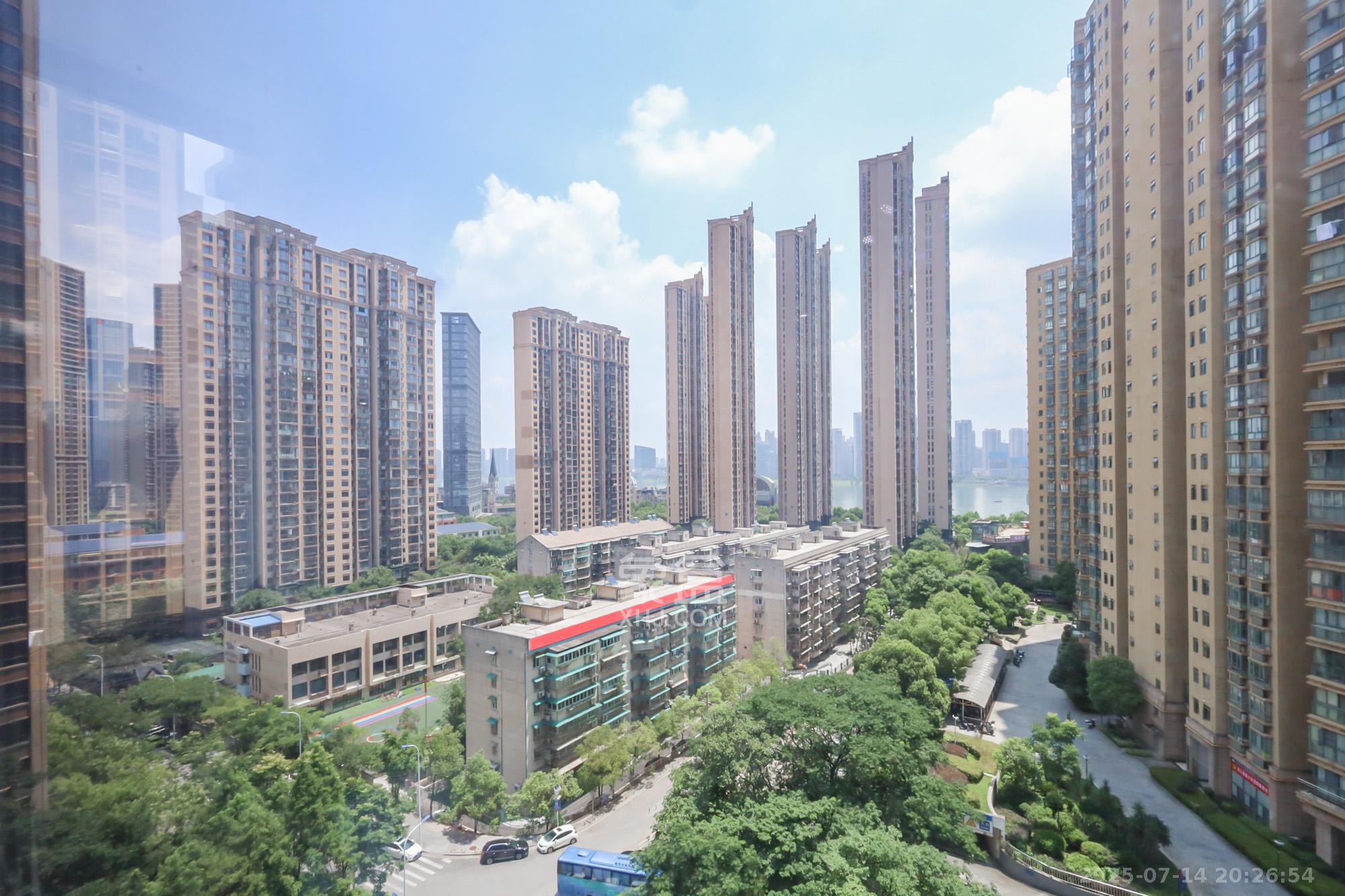 世茂铂翠湾四期（世茂悦享）  3室2厅1卫   113.00万其他