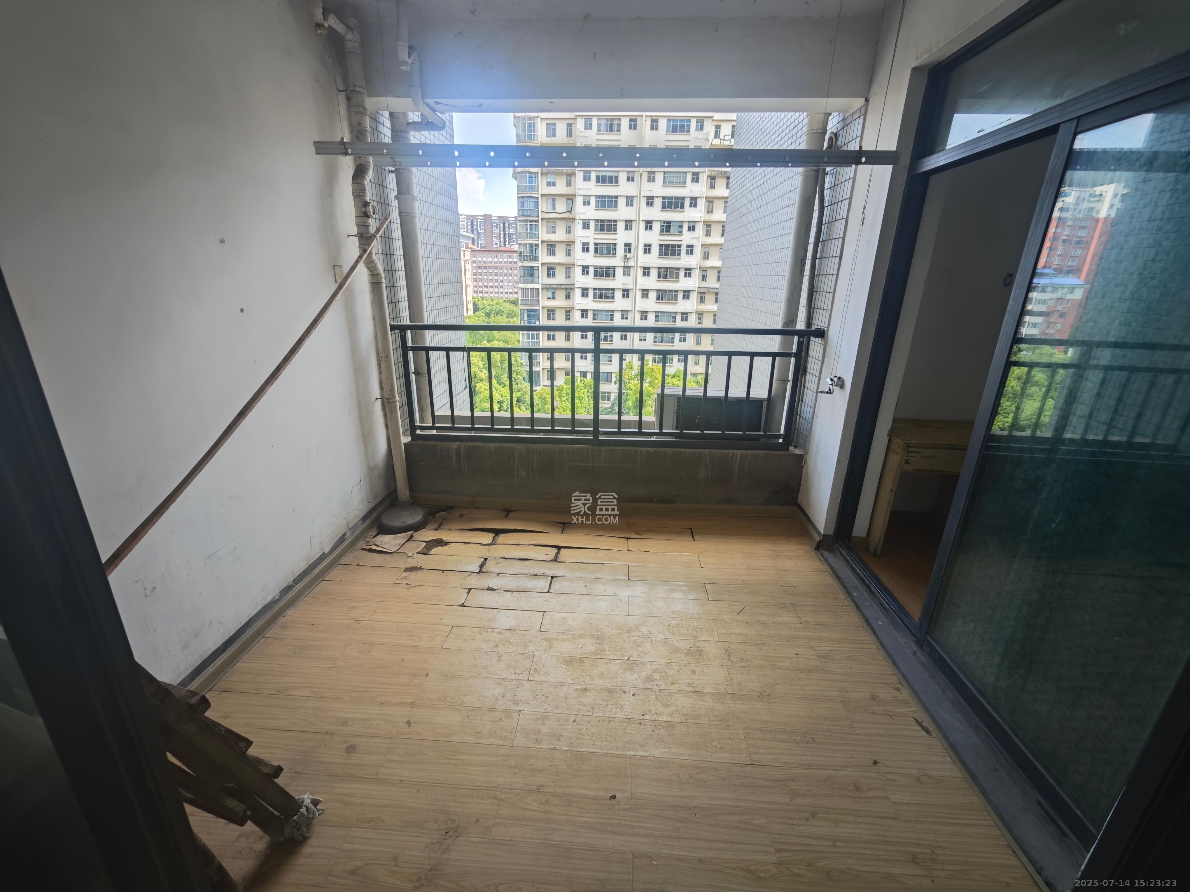 长大彩虹都  3室2厅1卫    1500.0元/月 长大彩虹都  3室2厅1卫    1500.0元/月室内图