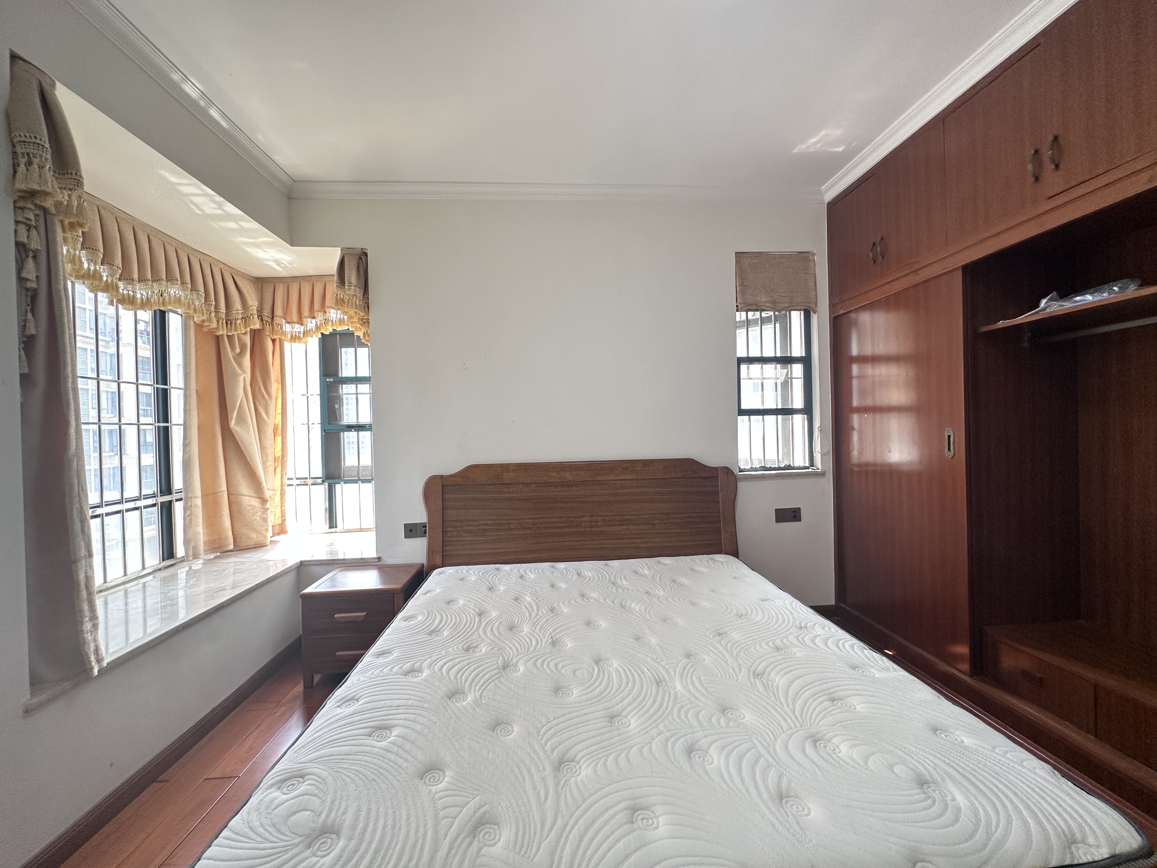 海阔天空-国瑞城一期(名仕苑) 3室2厅2卫 5000.0元/月 海阔天空-国瑞城一期(名仕苑) 3室2厅2卫 5000.0元/月室内图