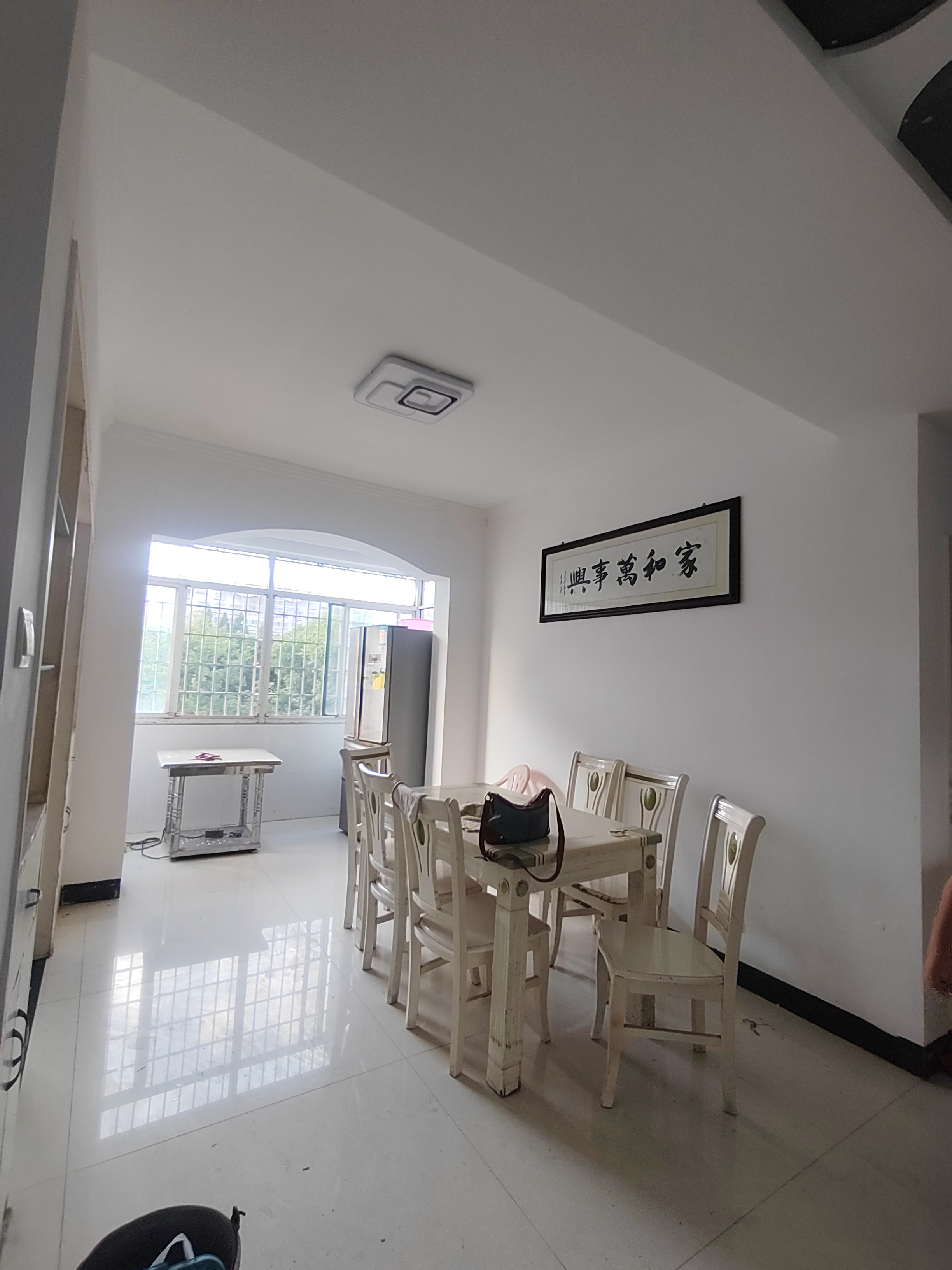 铂金玫瑰园  4室2厅2卫    48.8万 铂金玫瑰园  4室2厅2卫    48.8万客厅