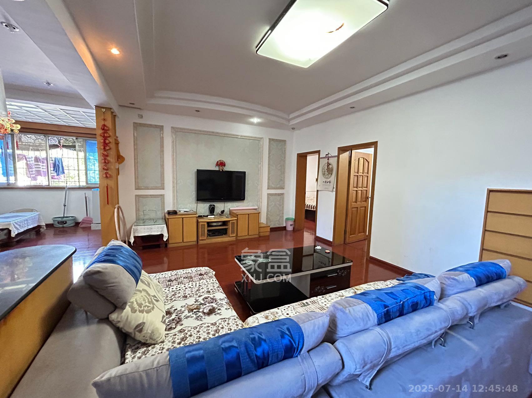 航天大院  3室2厅2卫    2600.0元/月室内图