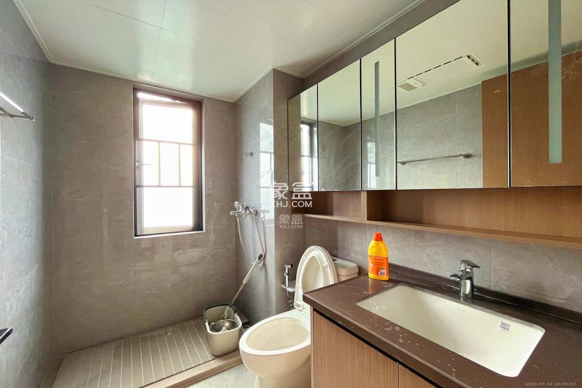 金地峯范 4室2厅2卫 4800.0元/月 金地峯范 4室2厅2卫 4800.0元/月室内图