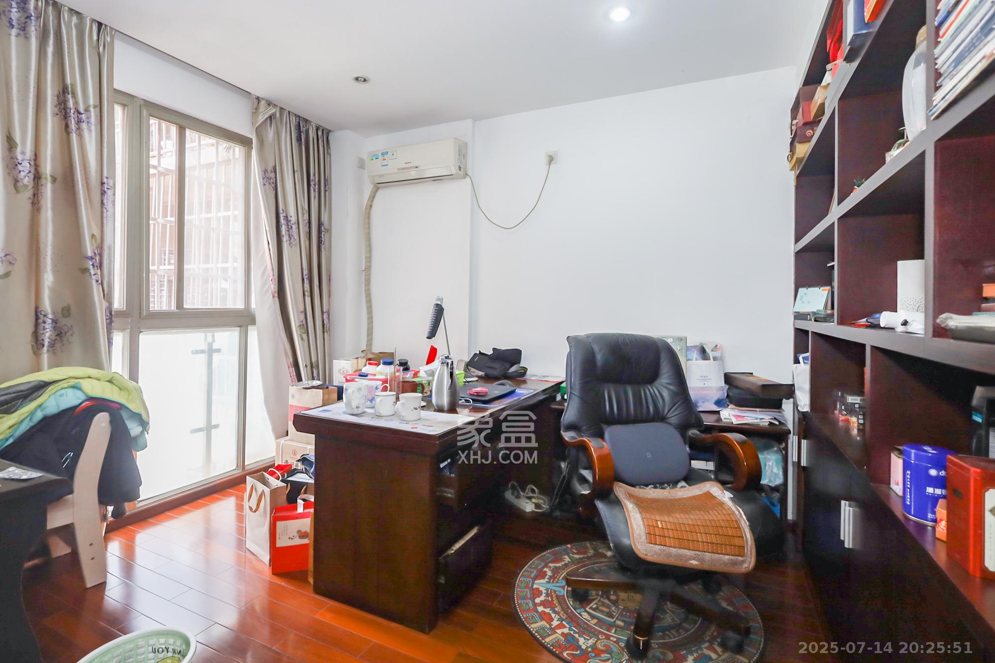 西岸润泽府 5室2厅2卫 189.0万 西岸润泽府 5室2厅2卫 189.0万卧室