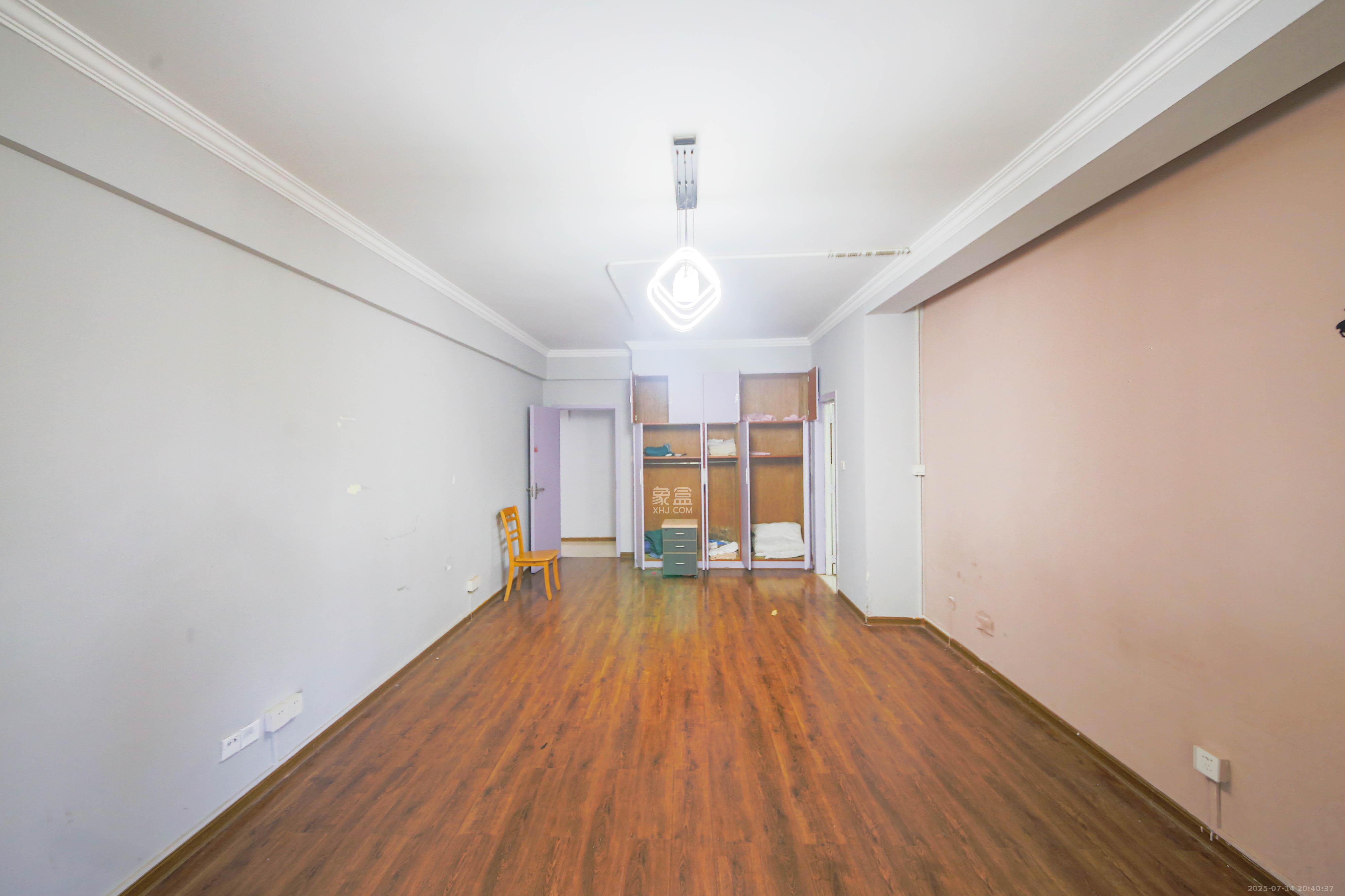 奥林匹克花园  3室2厅1卫    110.0万 奥林匹克花园  3室2厅1卫    110.0万卧室