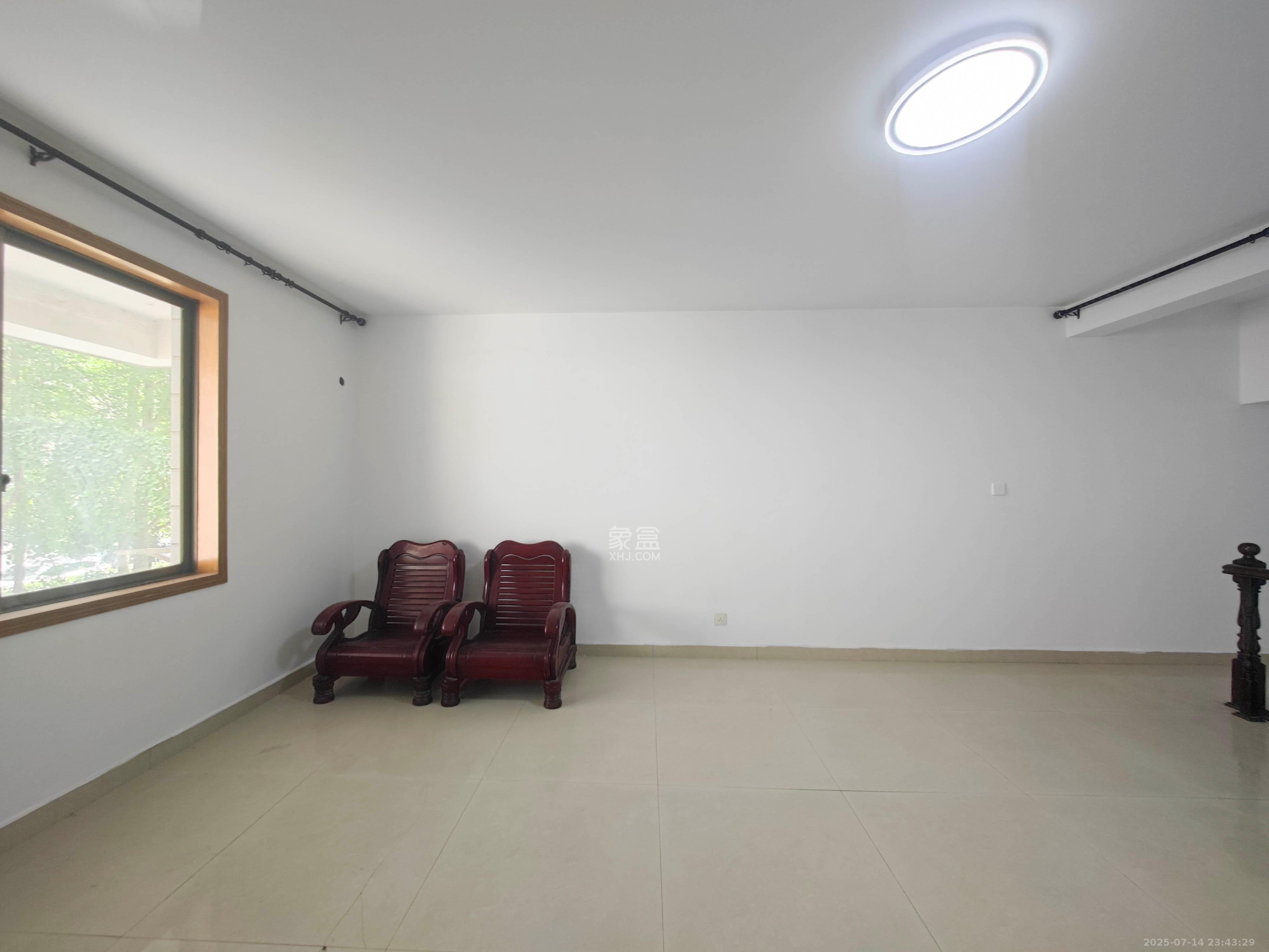 南苑小区 1室1厅1卫 25.0万 南苑小区 1室1厅1卫 25.0万客厅