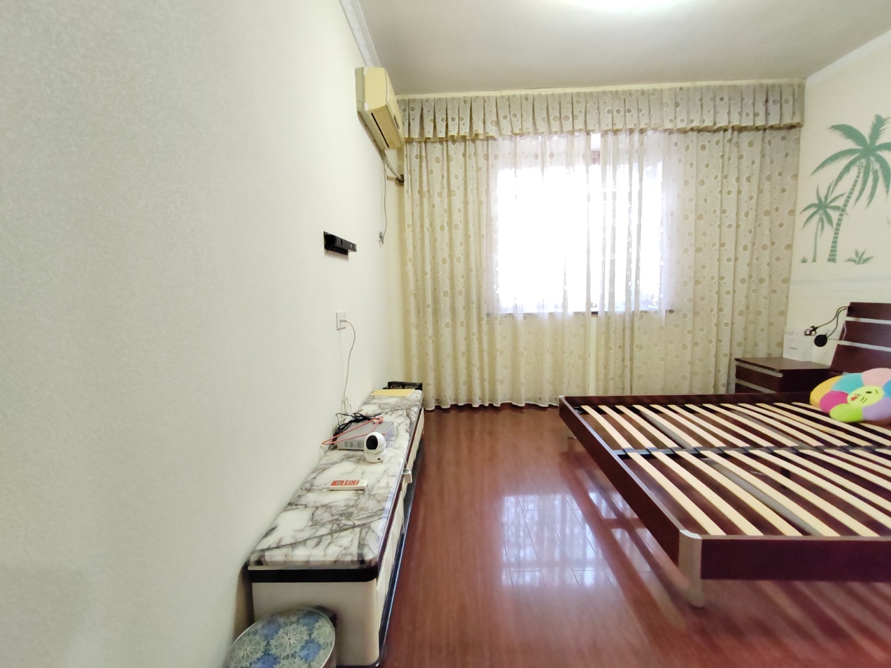 铂金玫瑰园  4室2厅2卫    62.8万 铂金玫瑰园  4室2厅2卫    62.8万客厅