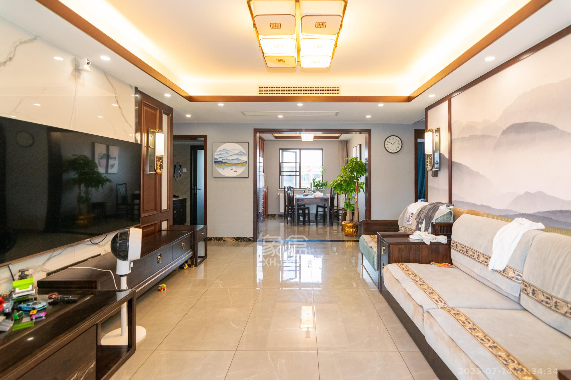 润和美郡(润和紫郡五期)  4室2厅2卫    115.0万 润和美郡(润和紫郡五期)  4室2厅2卫    115.0万客厅