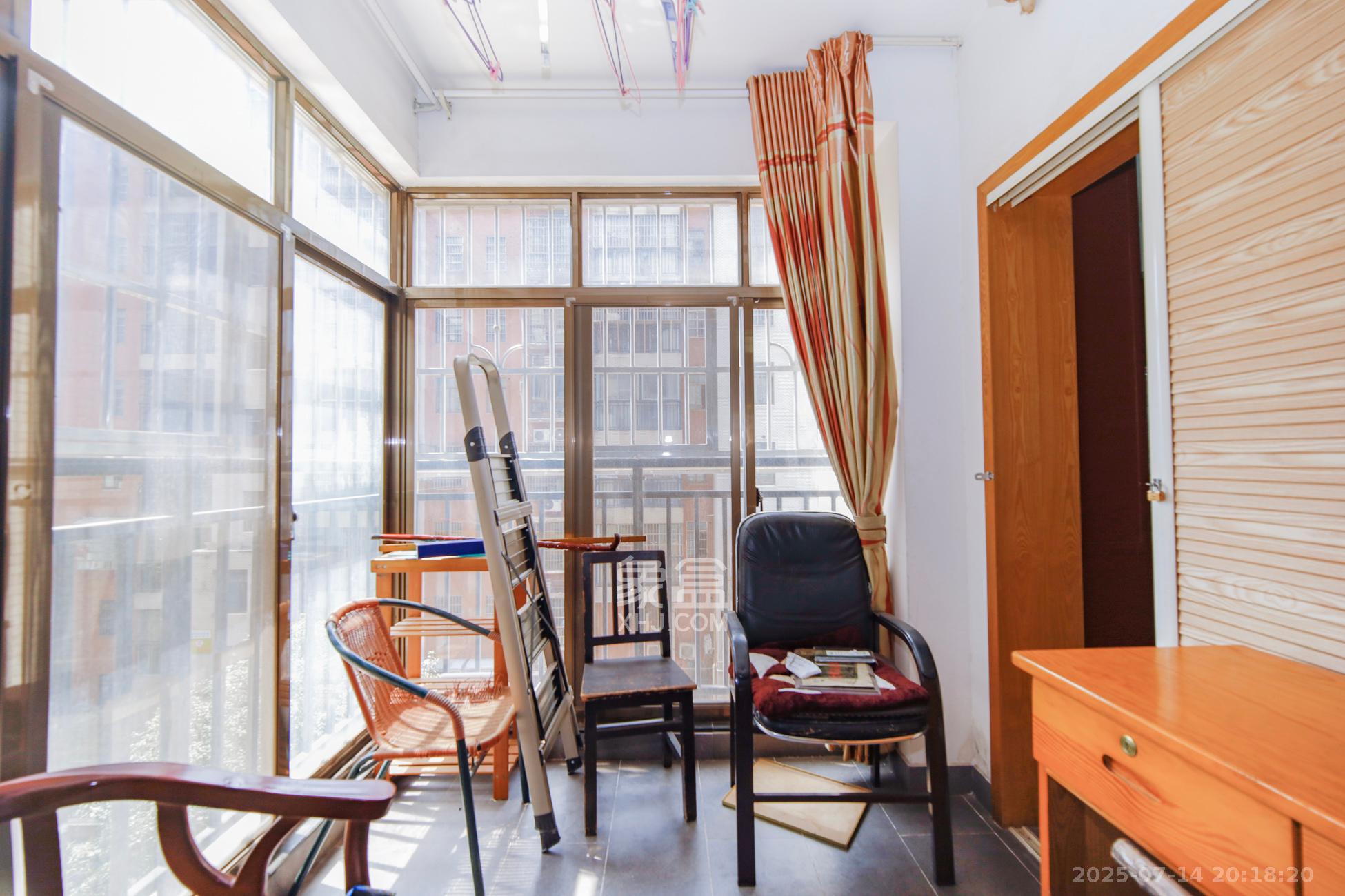 湘翰御舍 3室2厅2卫 70.0万 湘翰御舍 3室2厅2卫 70.0万阳台