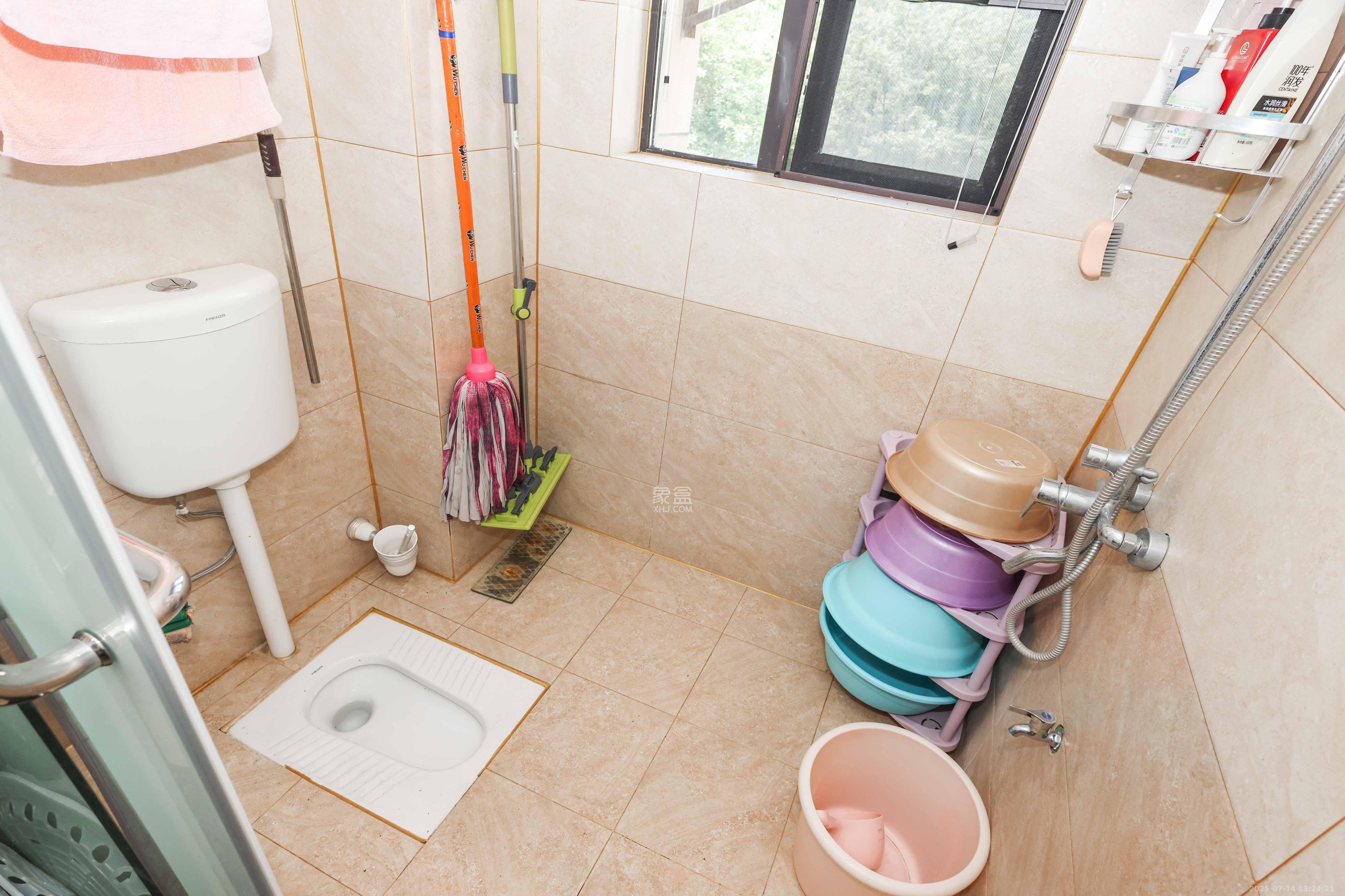 惠天然梅岭国际  4室2厅2卫    198.0万卫生间