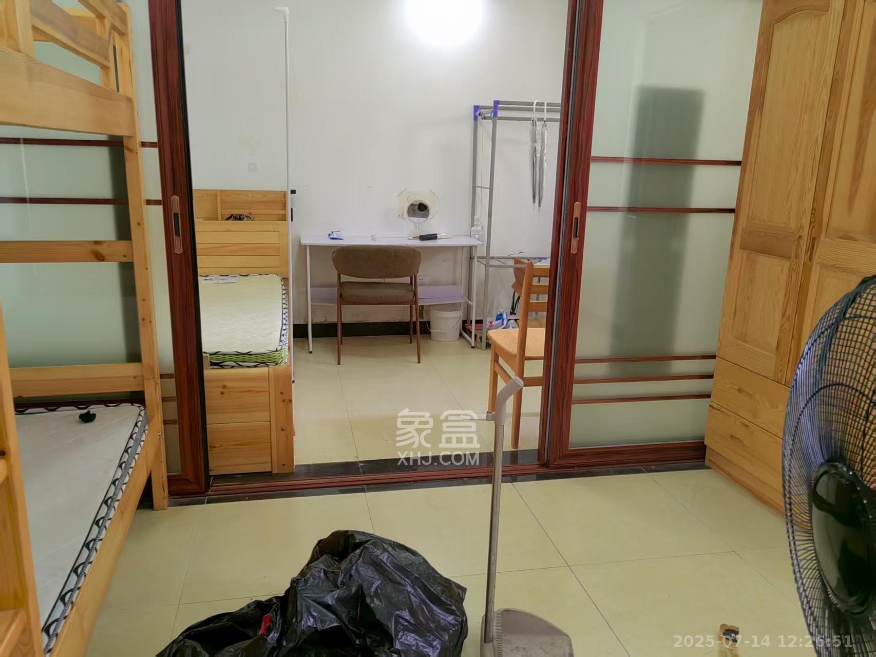 奥克斯广场 4室2厅1卫 3400.0元/月 奥克斯广场 4室2厅1卫 3400.0元/月室内图