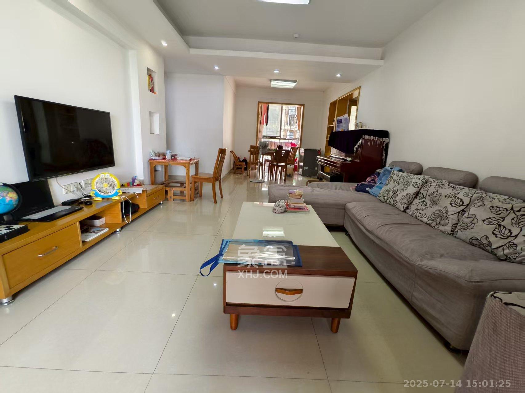 卓越蔚蓝海岸二期  3室2厅1卫    2800.0元/月室内图