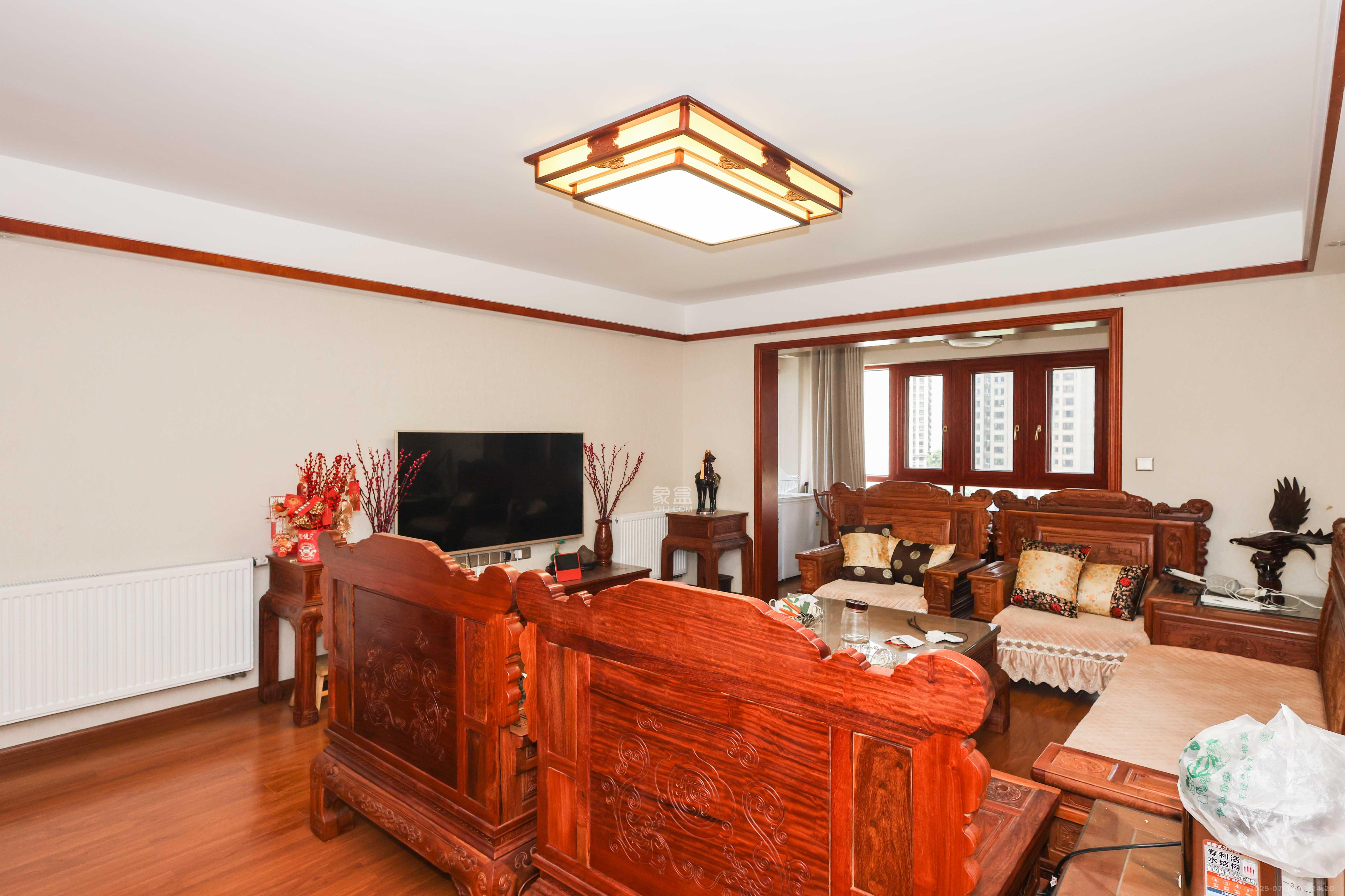 惠天然梅岭国际  4室2厅2卫    198.0万客厅