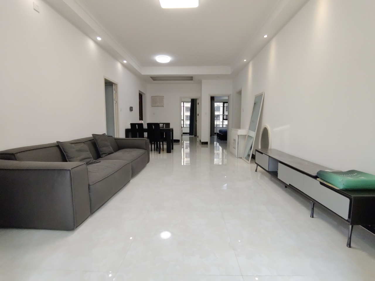 滨海新天地  3室2厅2卫    158.0万 滨海新天地  3室2厅2卫    158.0万客厅