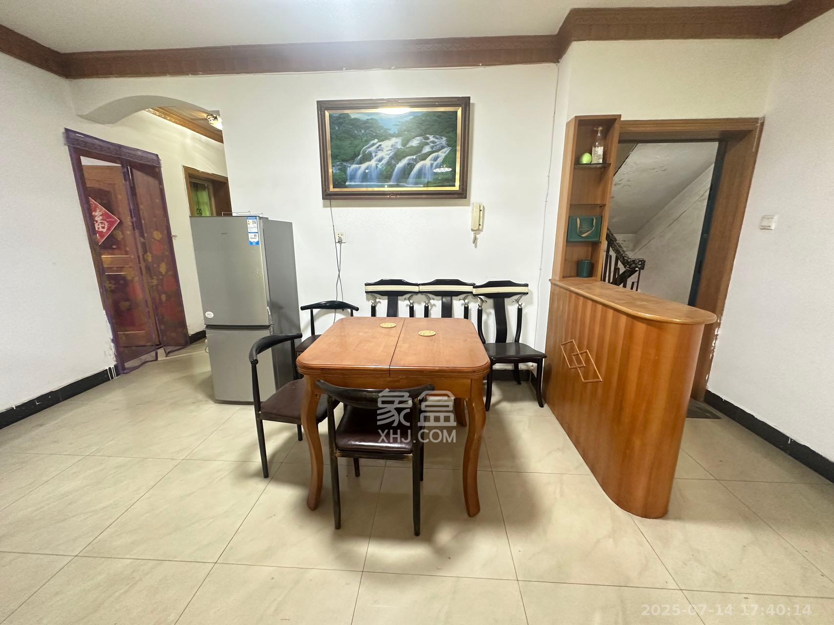 恩瑞麓山名园(龙王港小区) 3室2厅1卫 2500.0元/月 恩瑞麓山名园(龙王港小区) 3室2厅1卫 2500.0元/月室内图