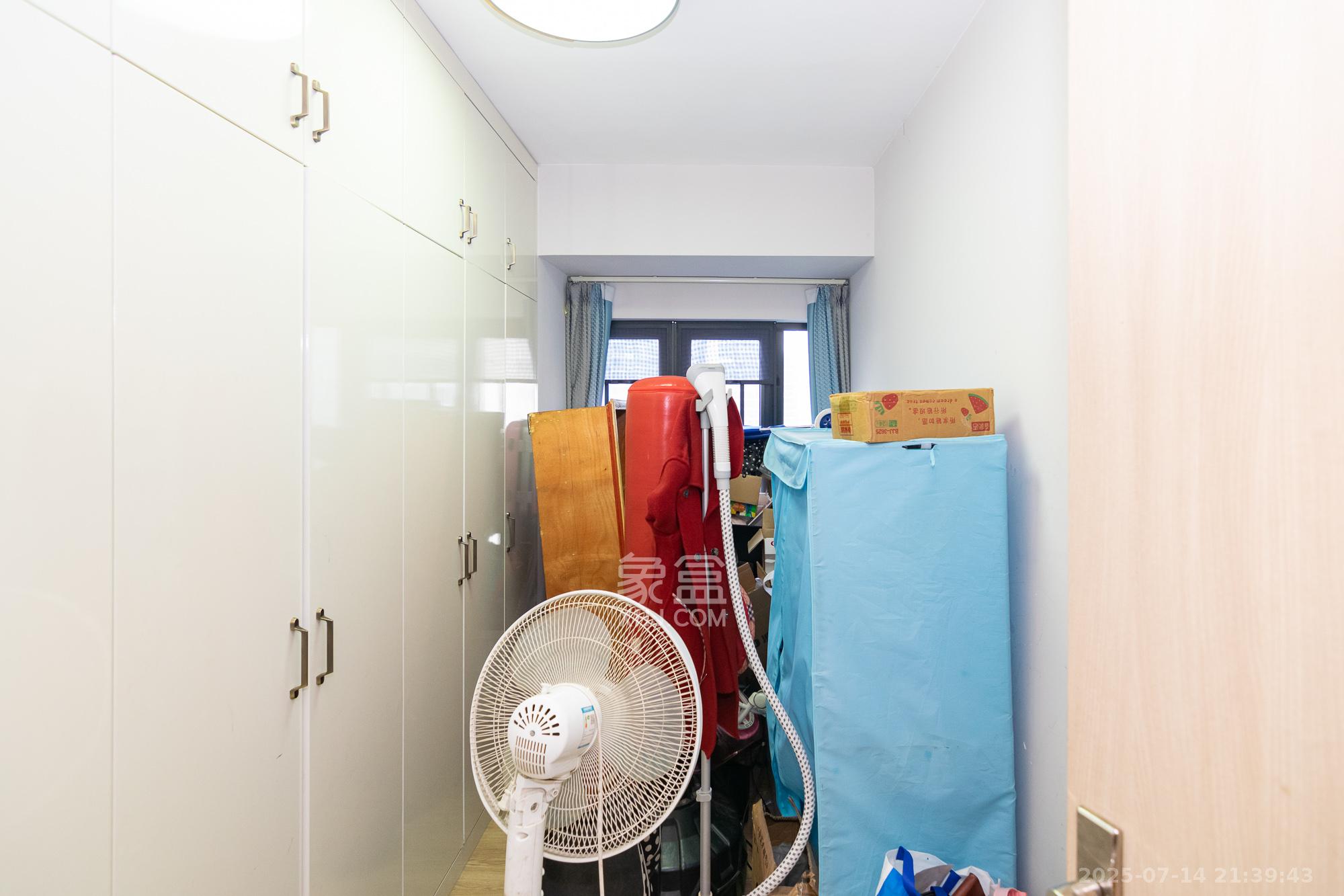 时代年华  4室2厅2卫    110.0万 时代年华  4室2厅2卫    110.0万卧室