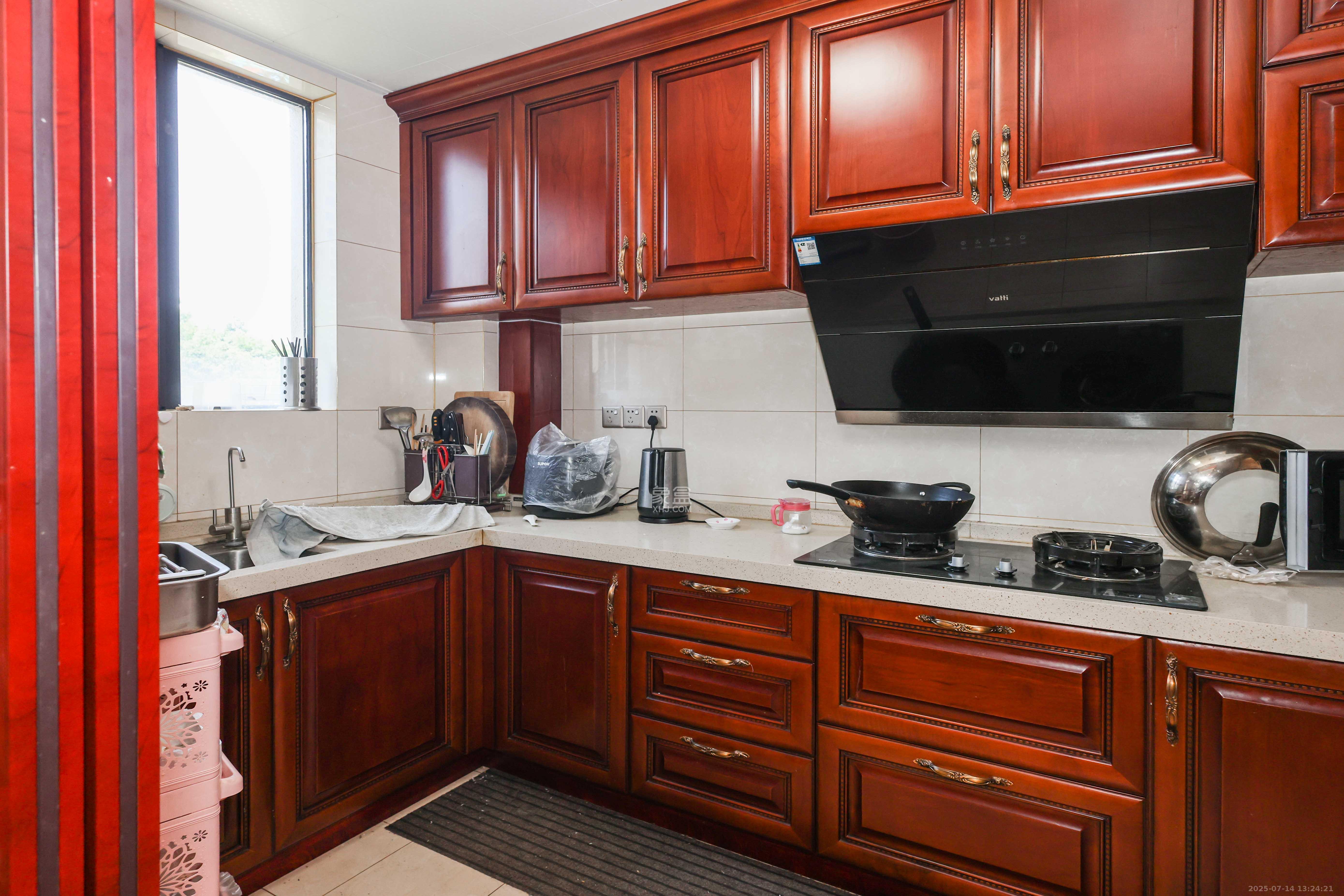 惠天然梅岭国际  4室2厅2卫    198.0万厨房